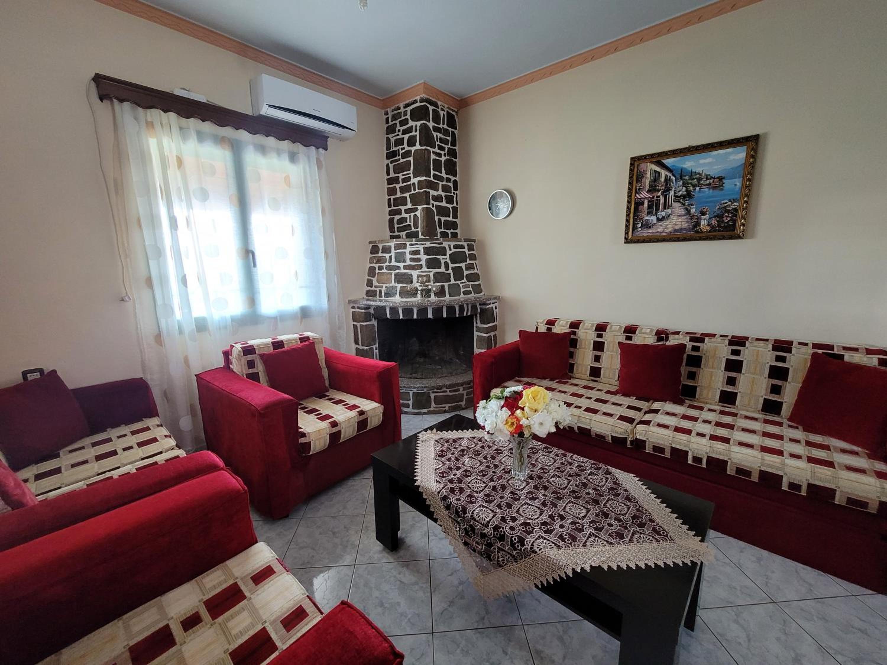 Petrefi Apartments