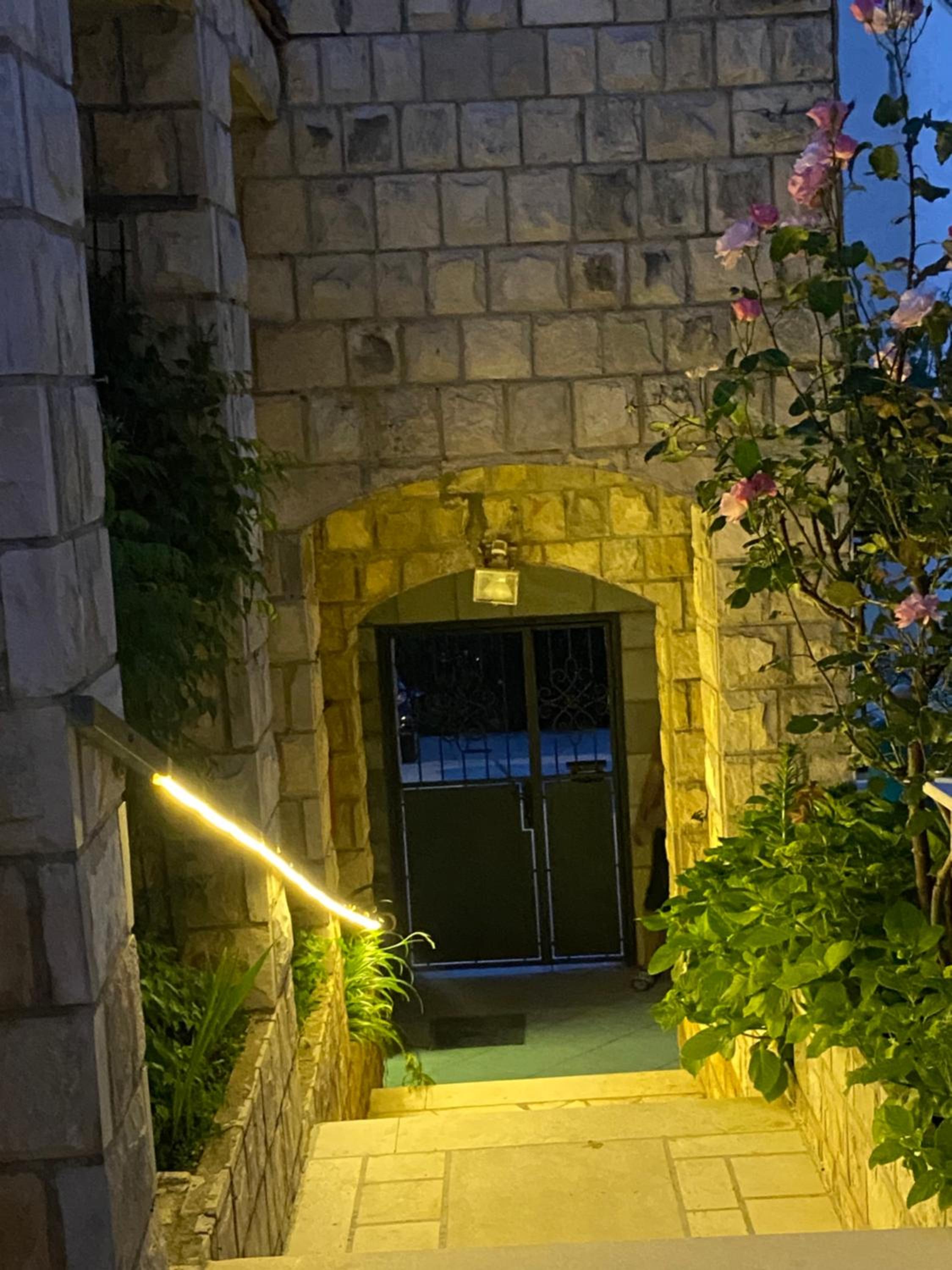 King's Landing Esma' house