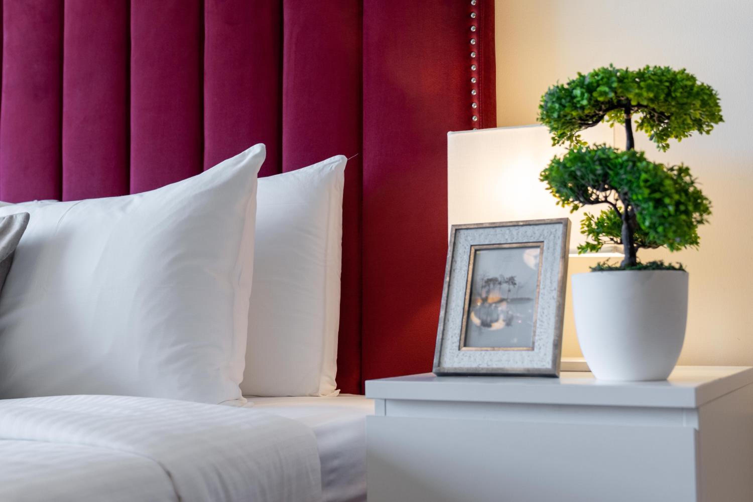 Spacious 2 beds 5 min walk from Dubai Mall with brand new gym and rooftop swimming pool