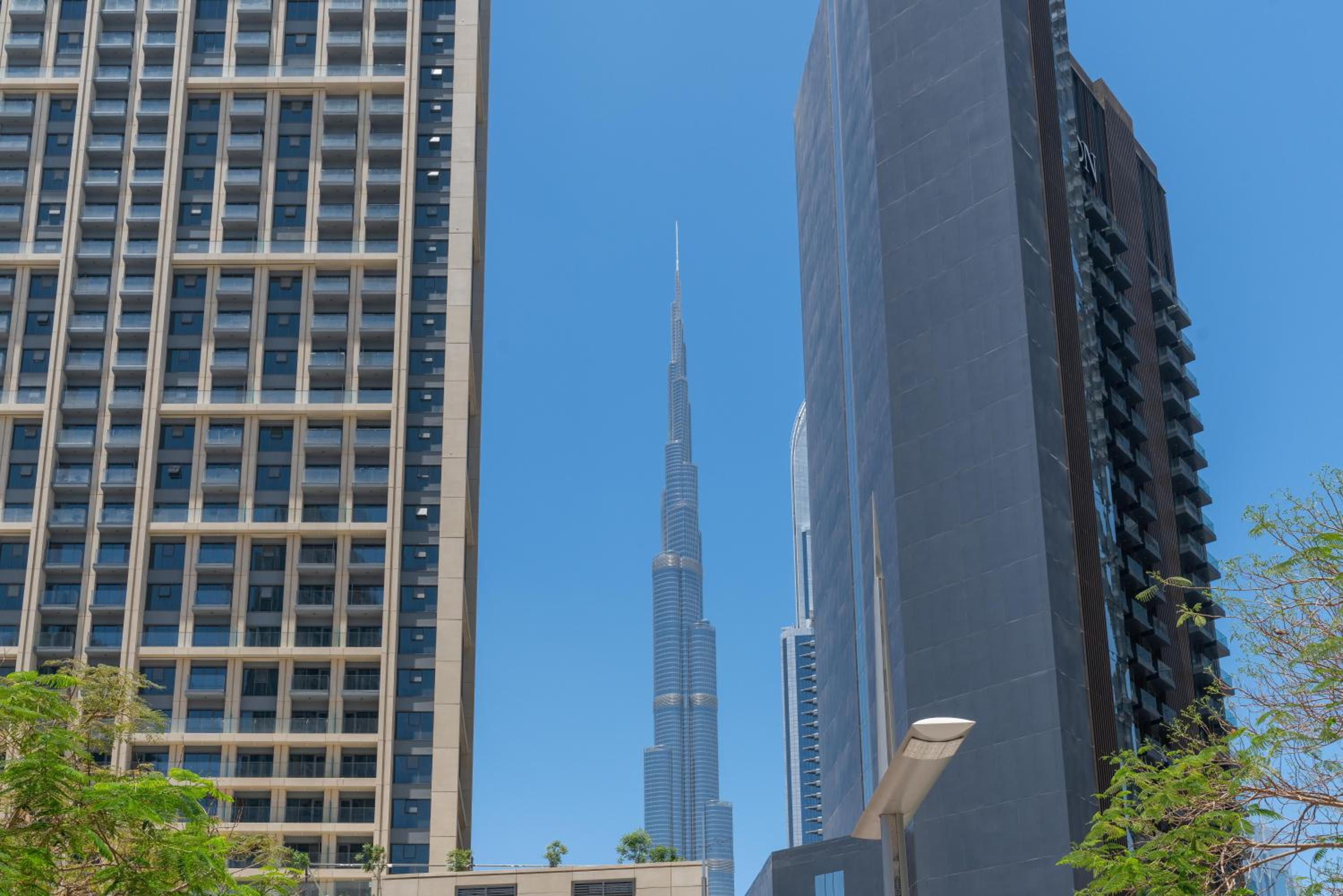 Spacious 2 beds 5 min walk from Dubai Mall with brand new gym and rooftop swimming pool