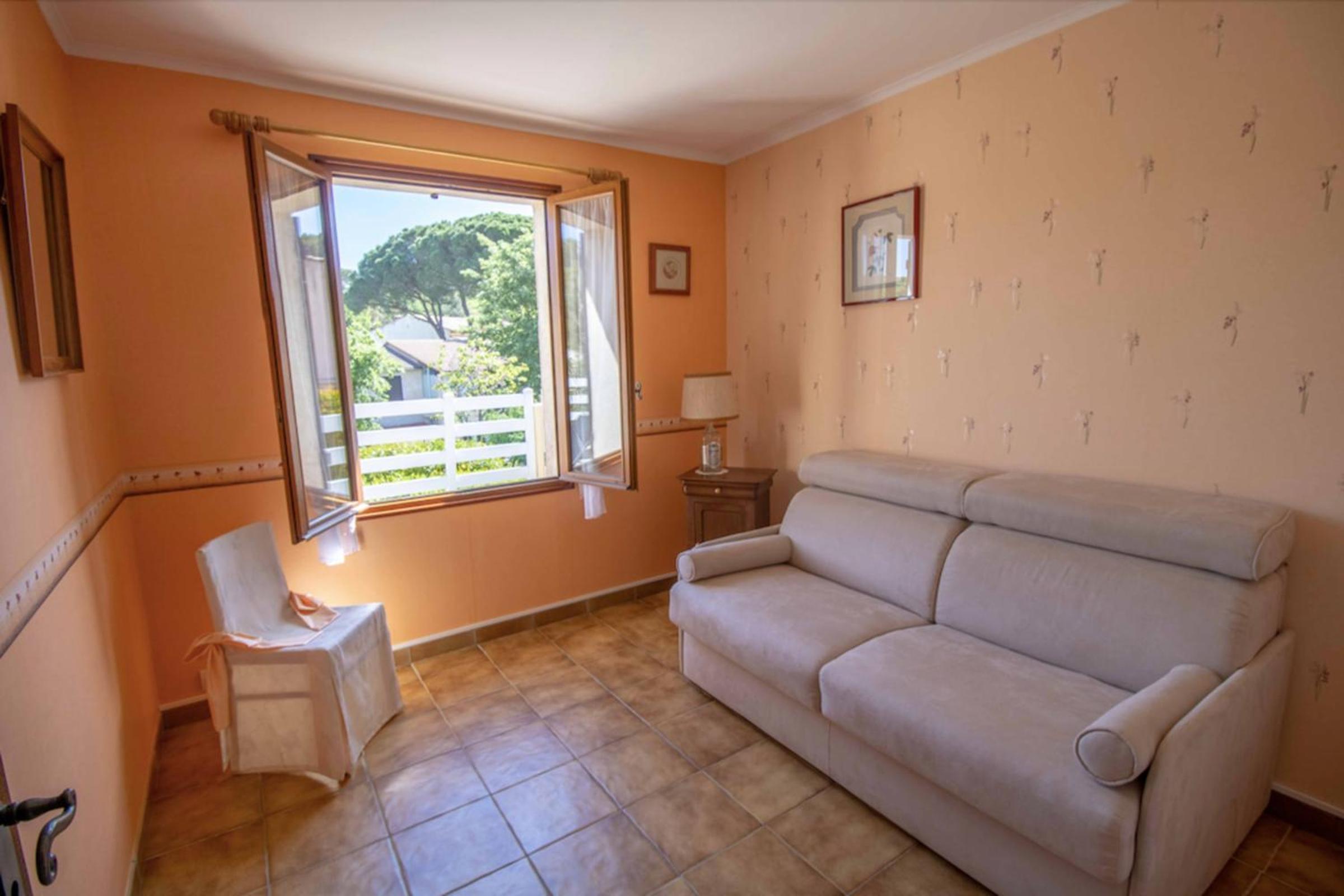 Large Spacious House In Fréjus