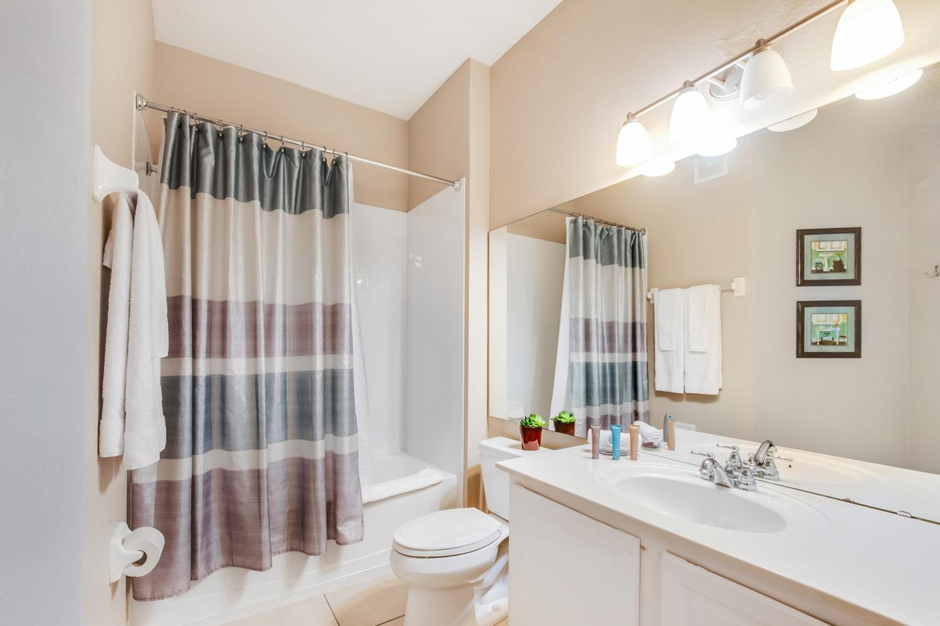 Spectacular Lakeview Condo, near WDW & Universal