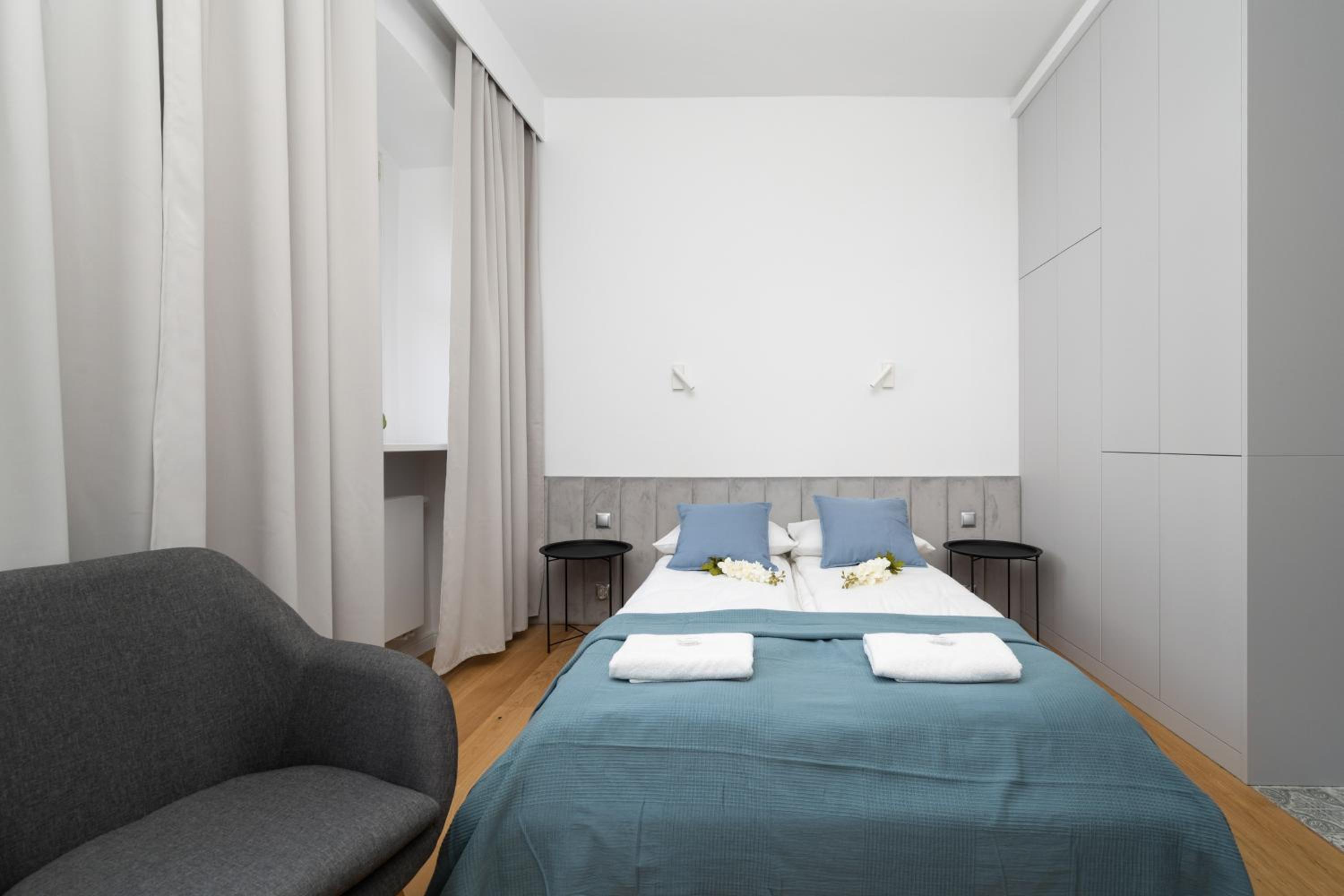 Old Town Studio by Renters view 5