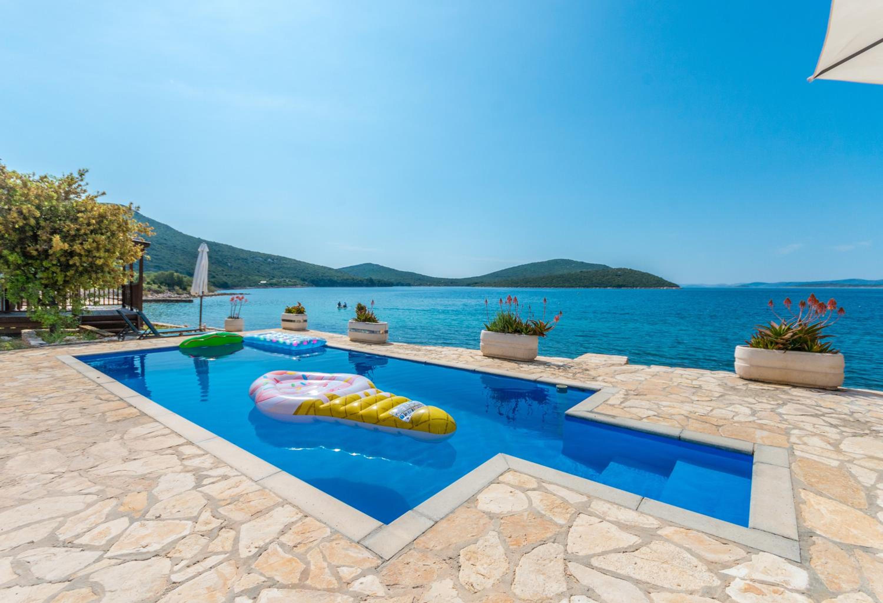 Bungalows with pool Dream of Kornati