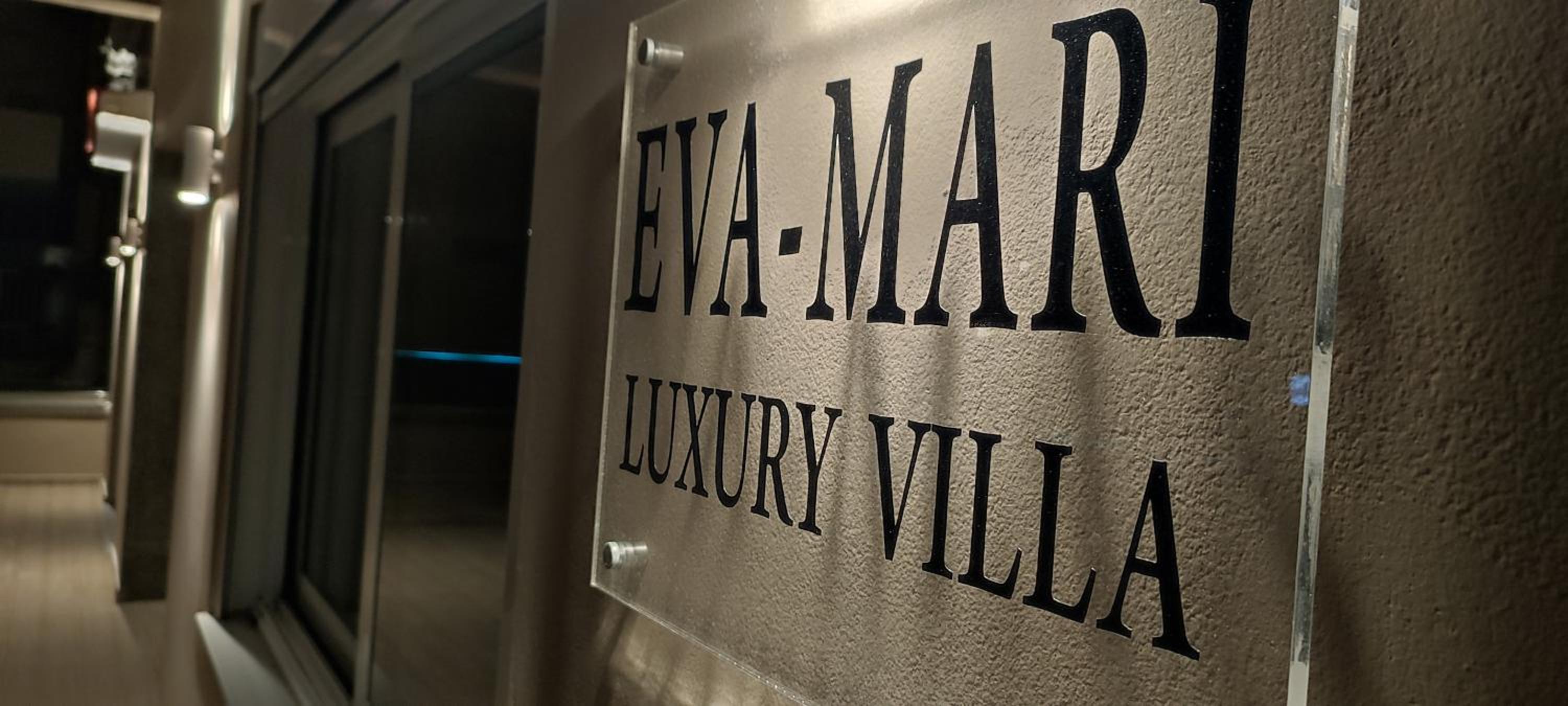 Luxury Villa Eva-Mari with Jacuzzi, 50m from the Beach