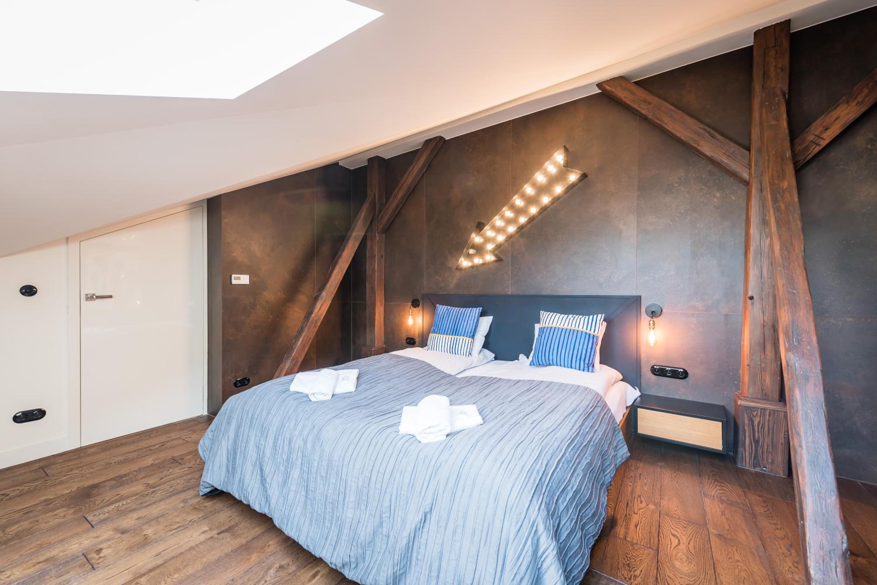 Wegierska Luxury Loft WAWELOFTS view 2