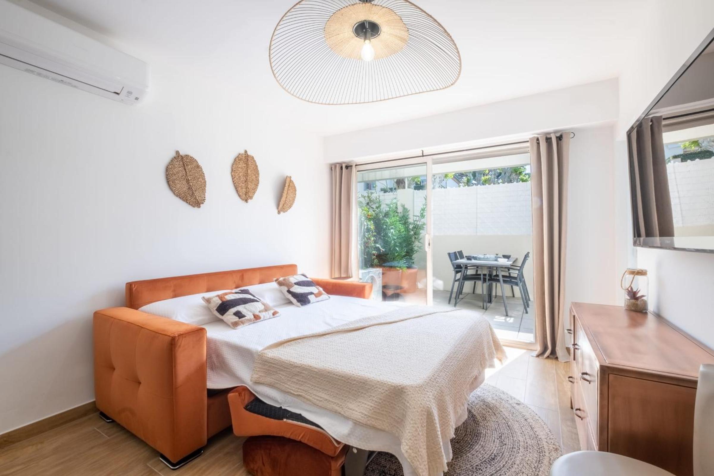 Comfy apartment with residential swimming pool photo 4