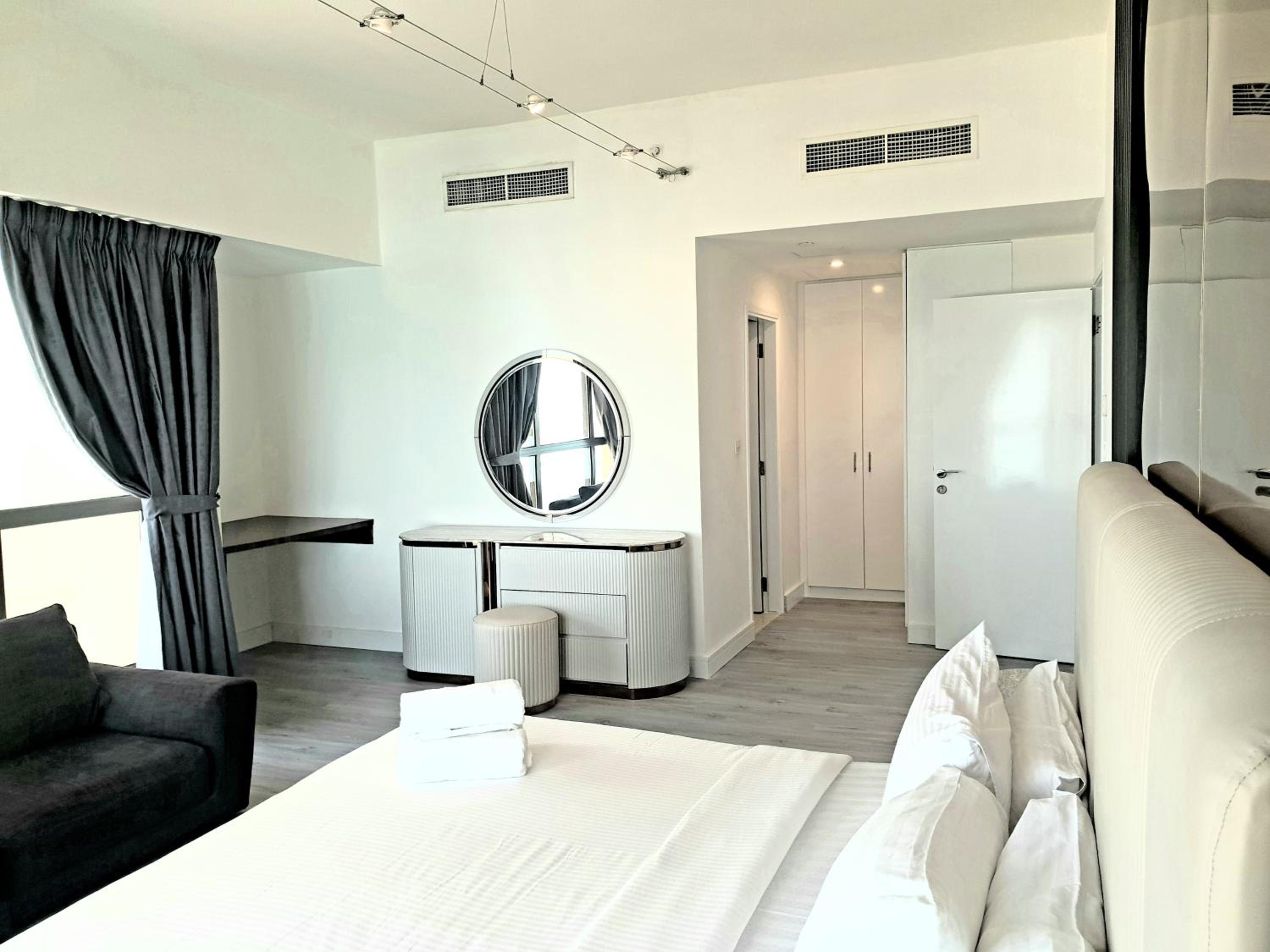 Modern Panoramic Sea View 3BR Apartment on JBR Walk