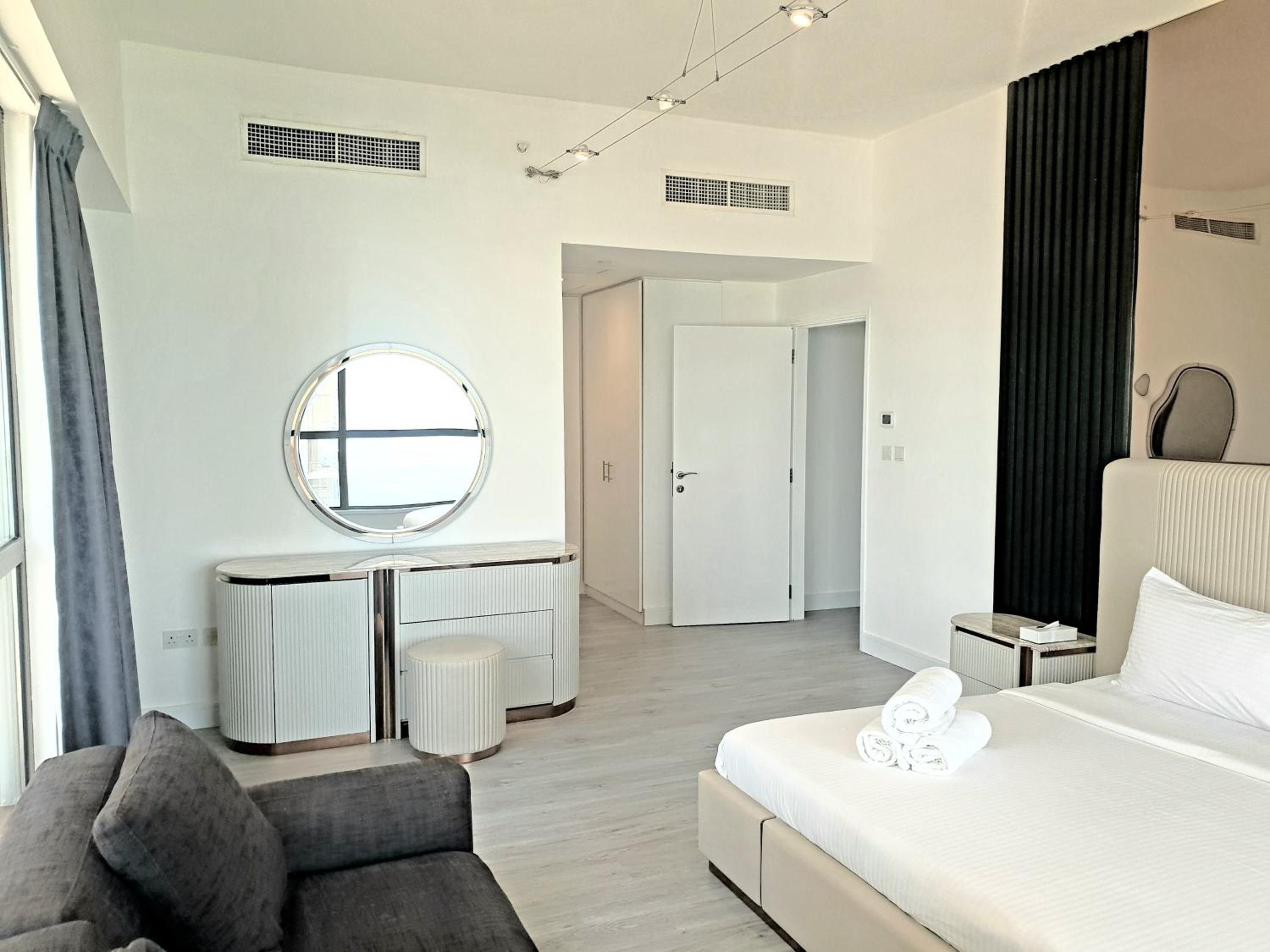 Modern Panoramic Sea View 3BR Apartment on JBR Walk
