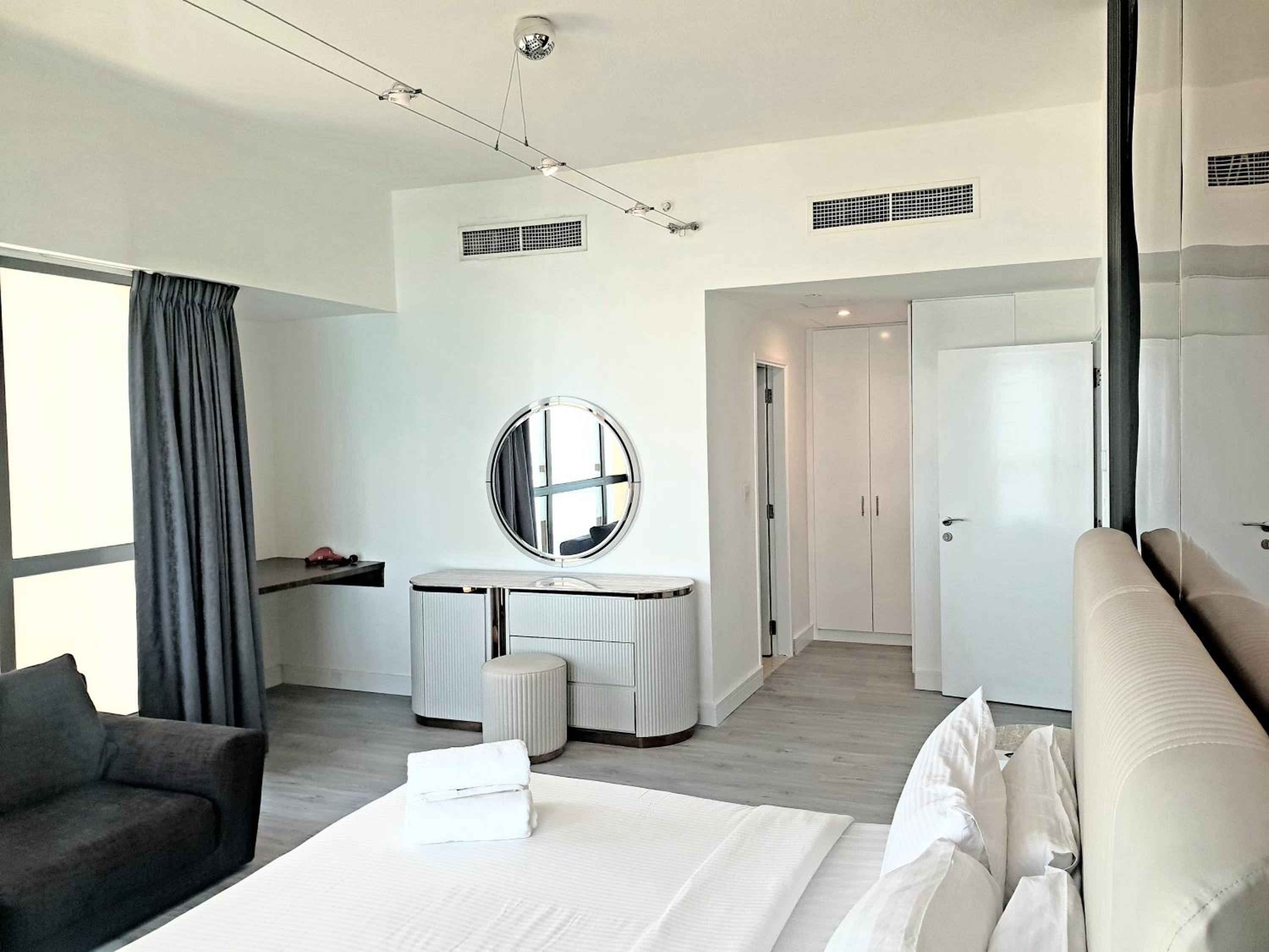 Modern Panoramic Sea View 3BR Apartment on JBR Walk