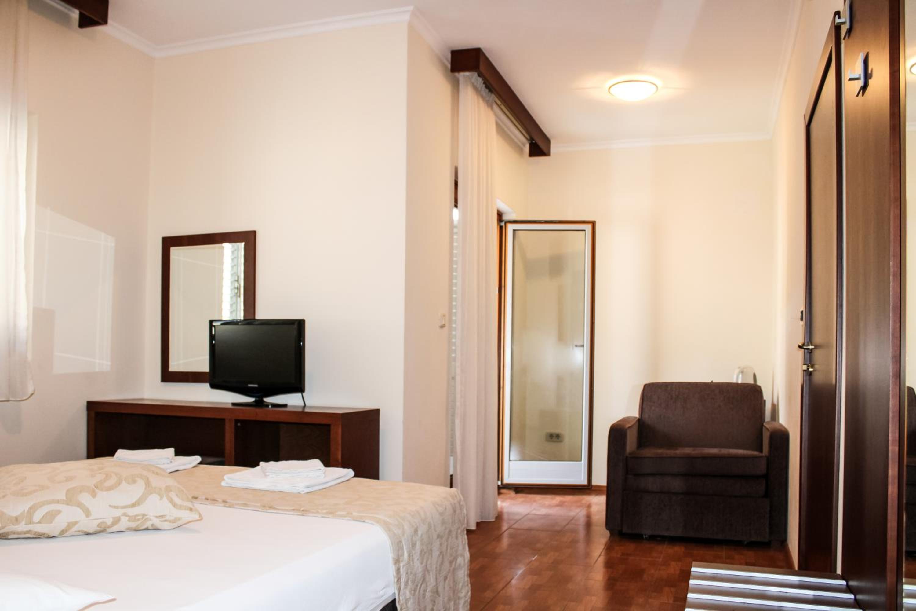 Photo 32