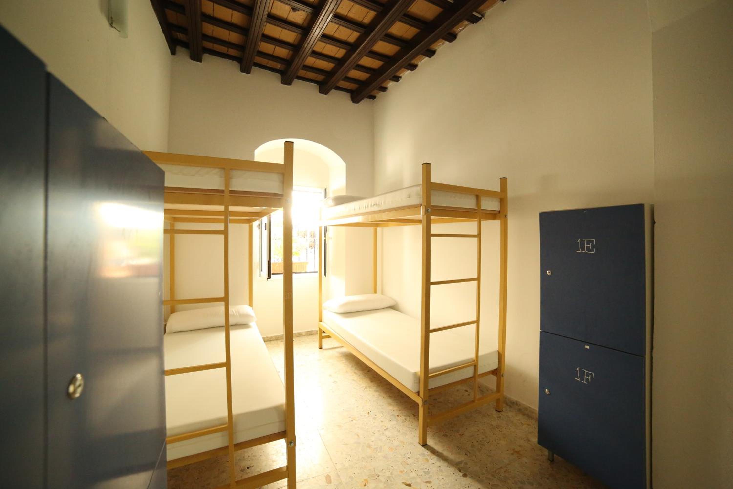 Wake up in Tarifa Hostel & Restaurant Lounge