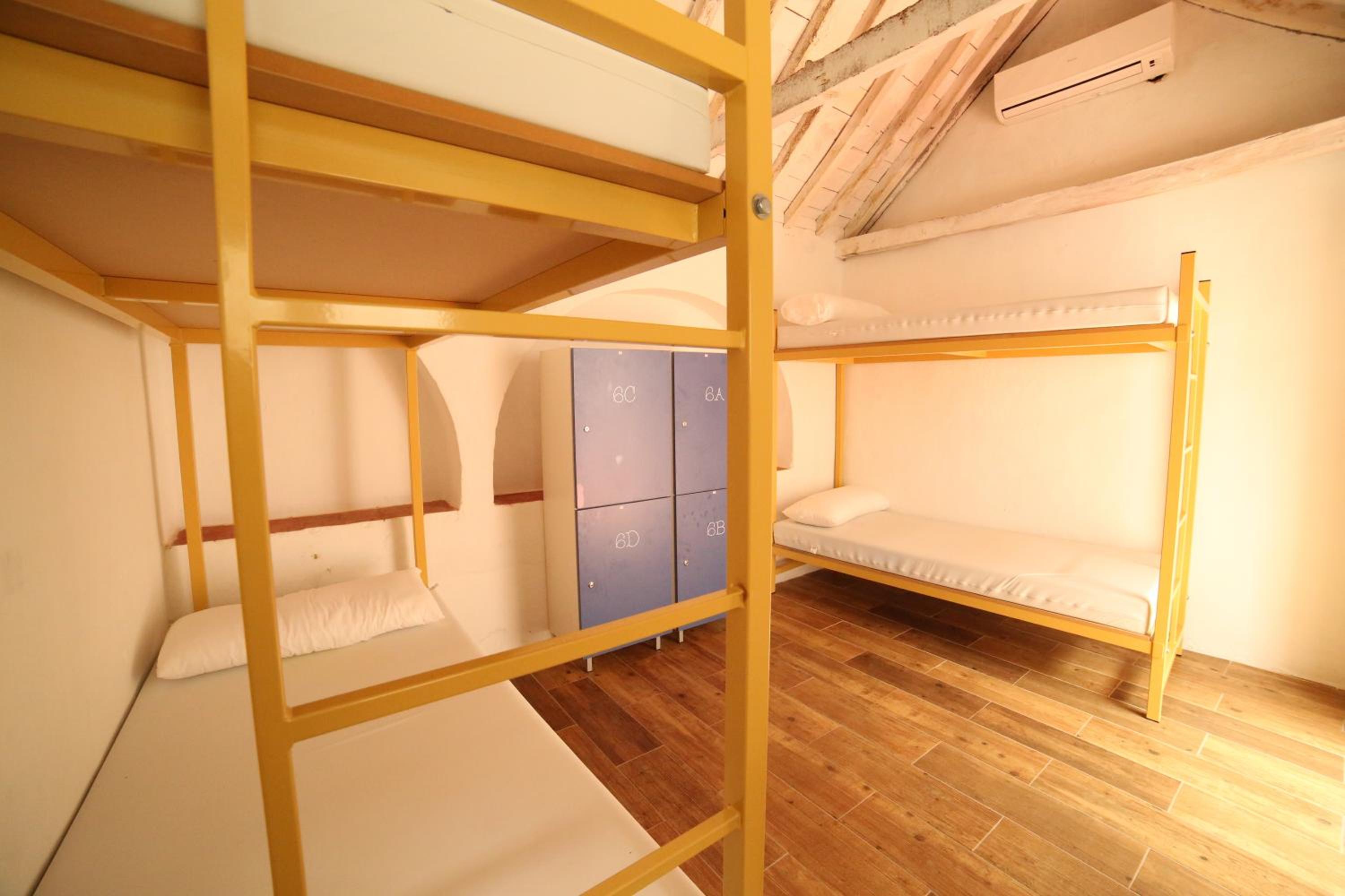 Wake up in Tarifa Hostel & Restaurant Lounge