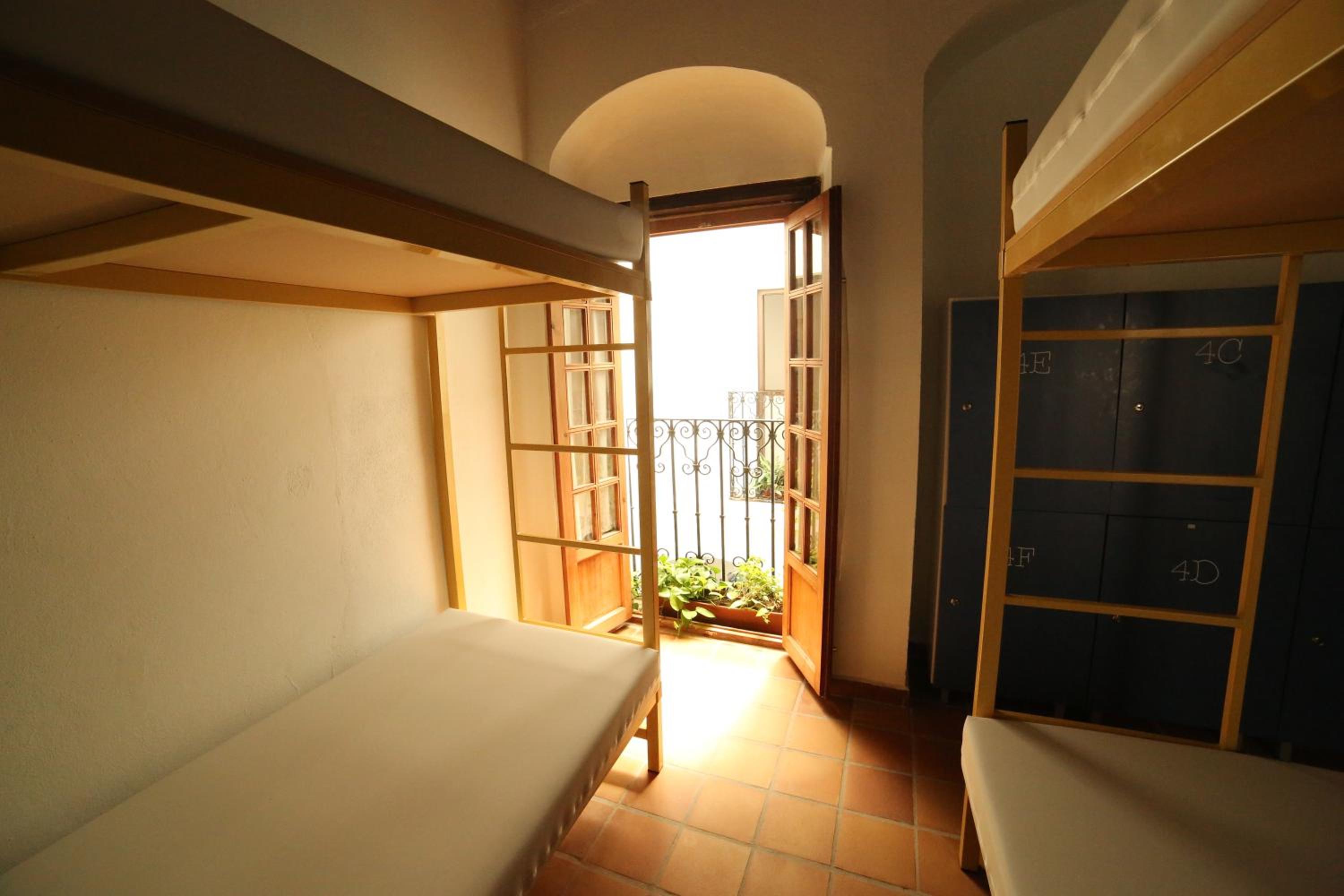 Wake up in Tarifa Hostel & Restaurant Lounge
