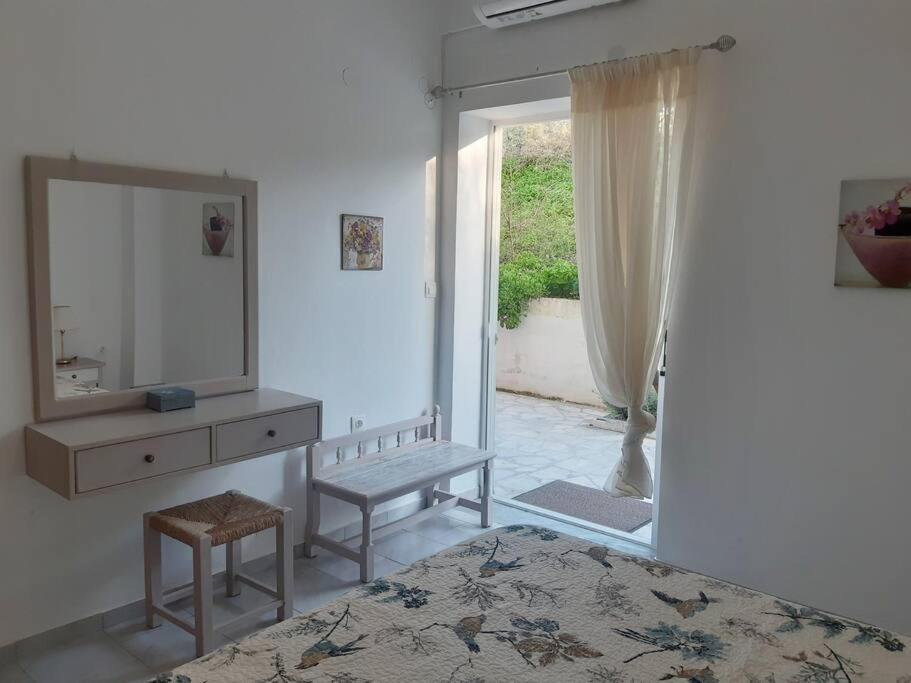 Renovated Apartment in Adelianos Kampos