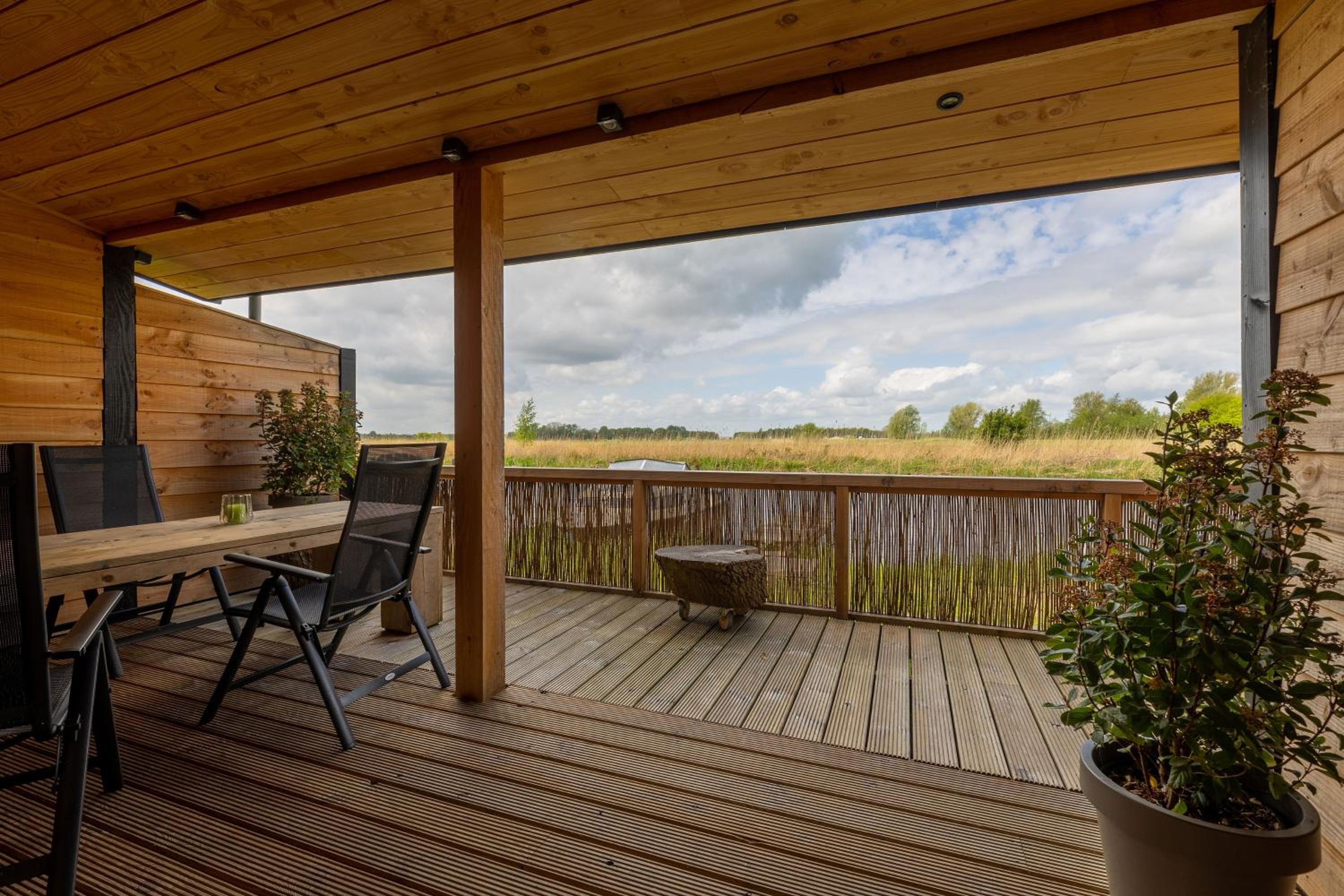 Buiten Huisje aan de Vaart 2 view 5