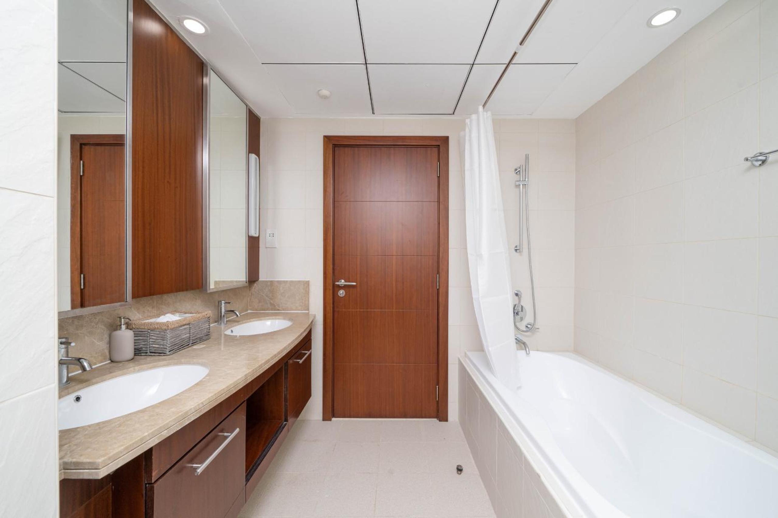 ALH Vacay - 2 Bedrooms in Downtown Dubai