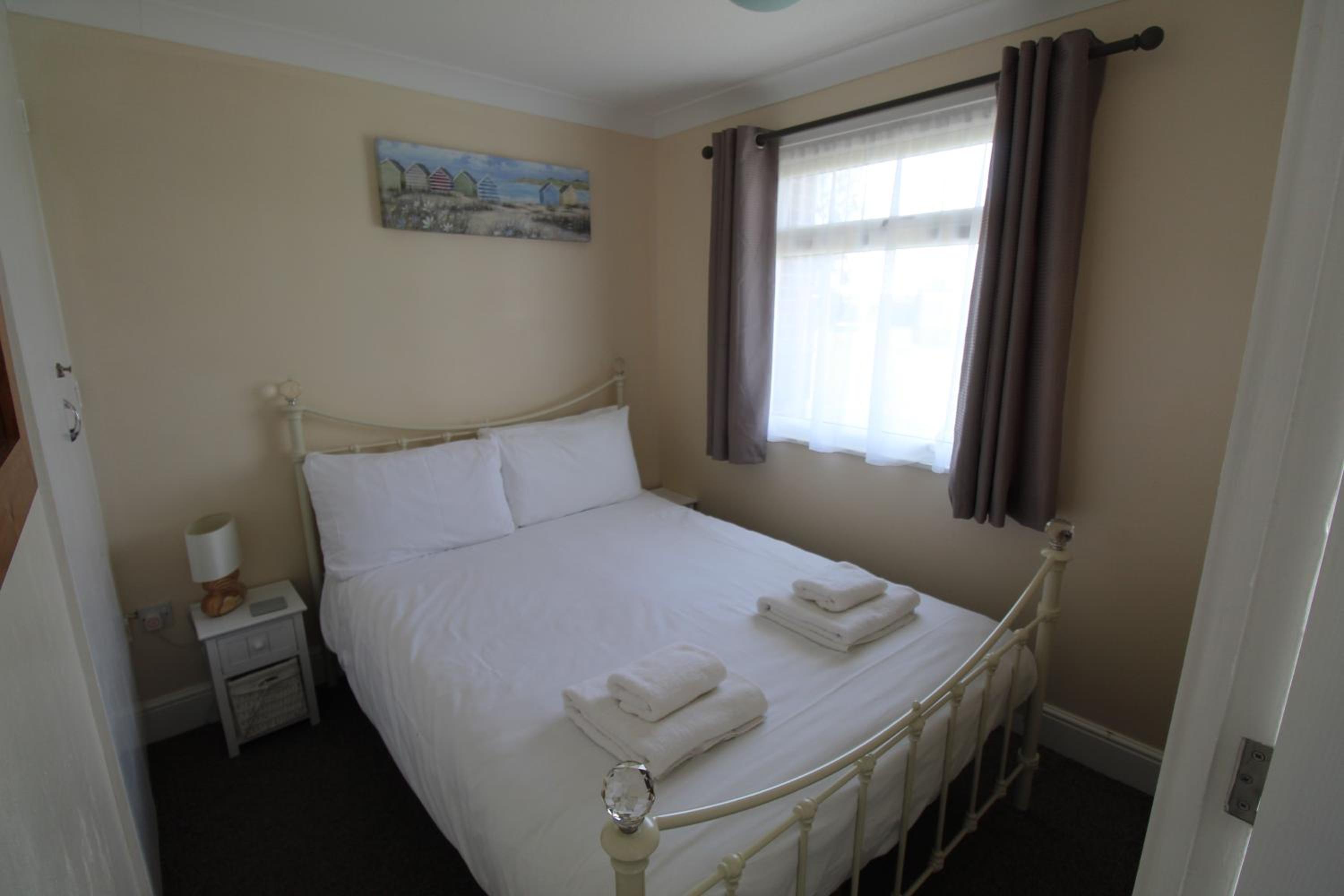 Relaxing Chalet on popular California Sands short stroll to beach, nr Norfolk Broads & Great Yarmouth view 3