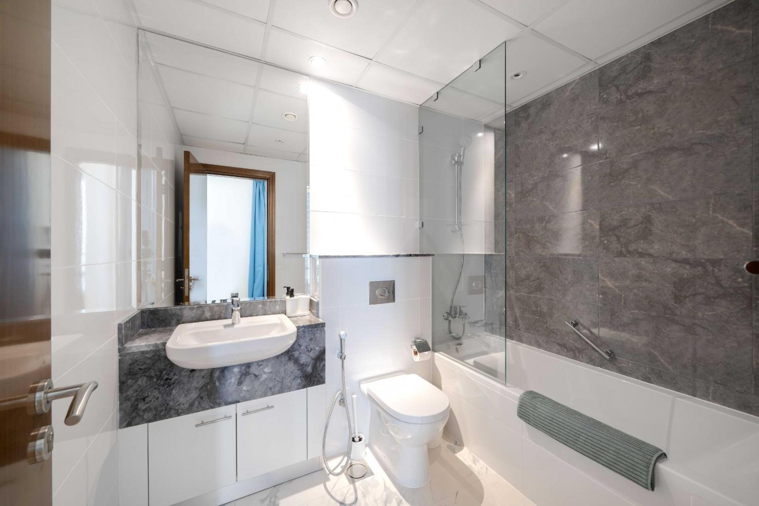 ALH Vacay - High Floor 2 Bedrooms in Al Habtoor
