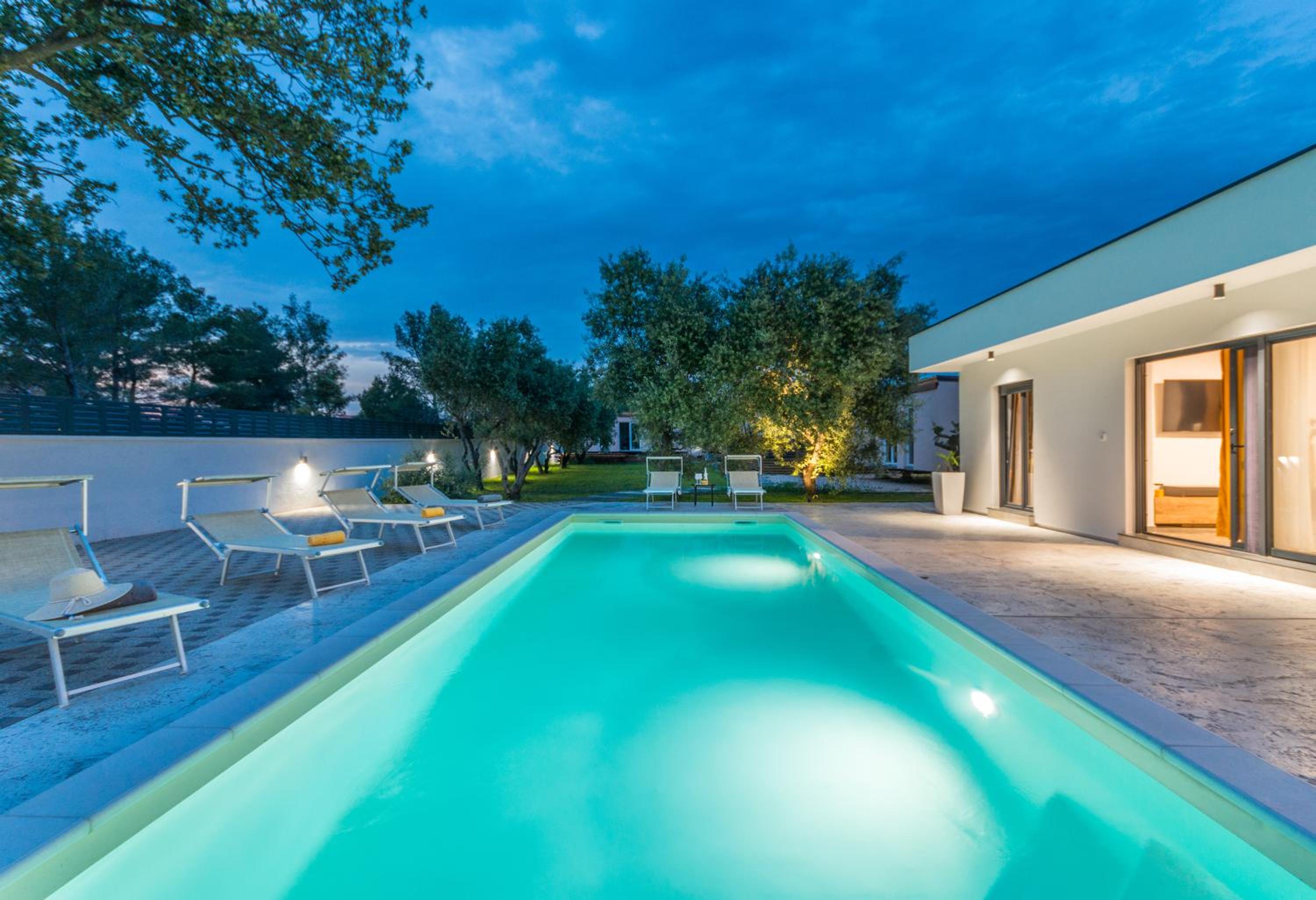 House with pool Mimi view 2