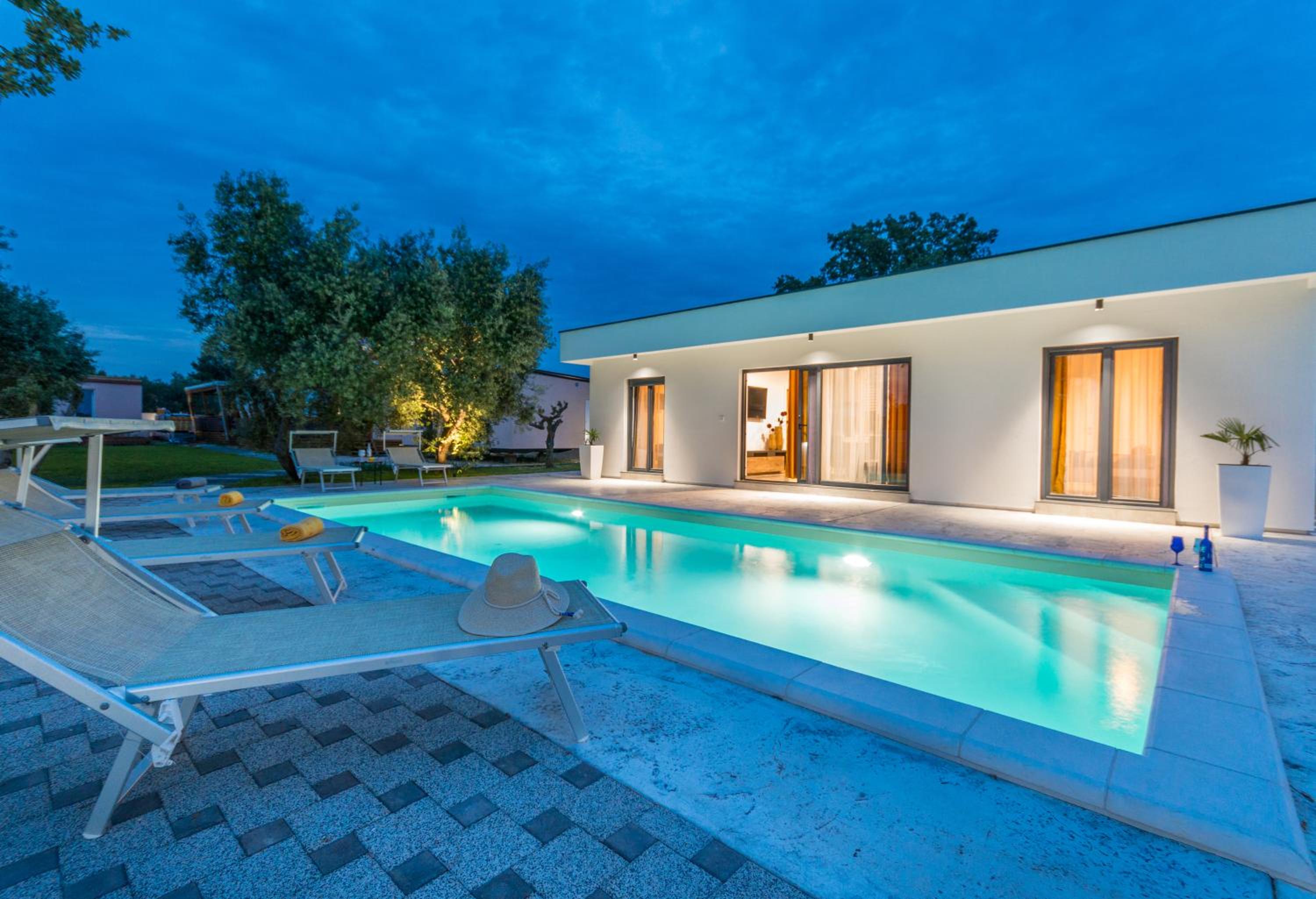 House with pool Mimi