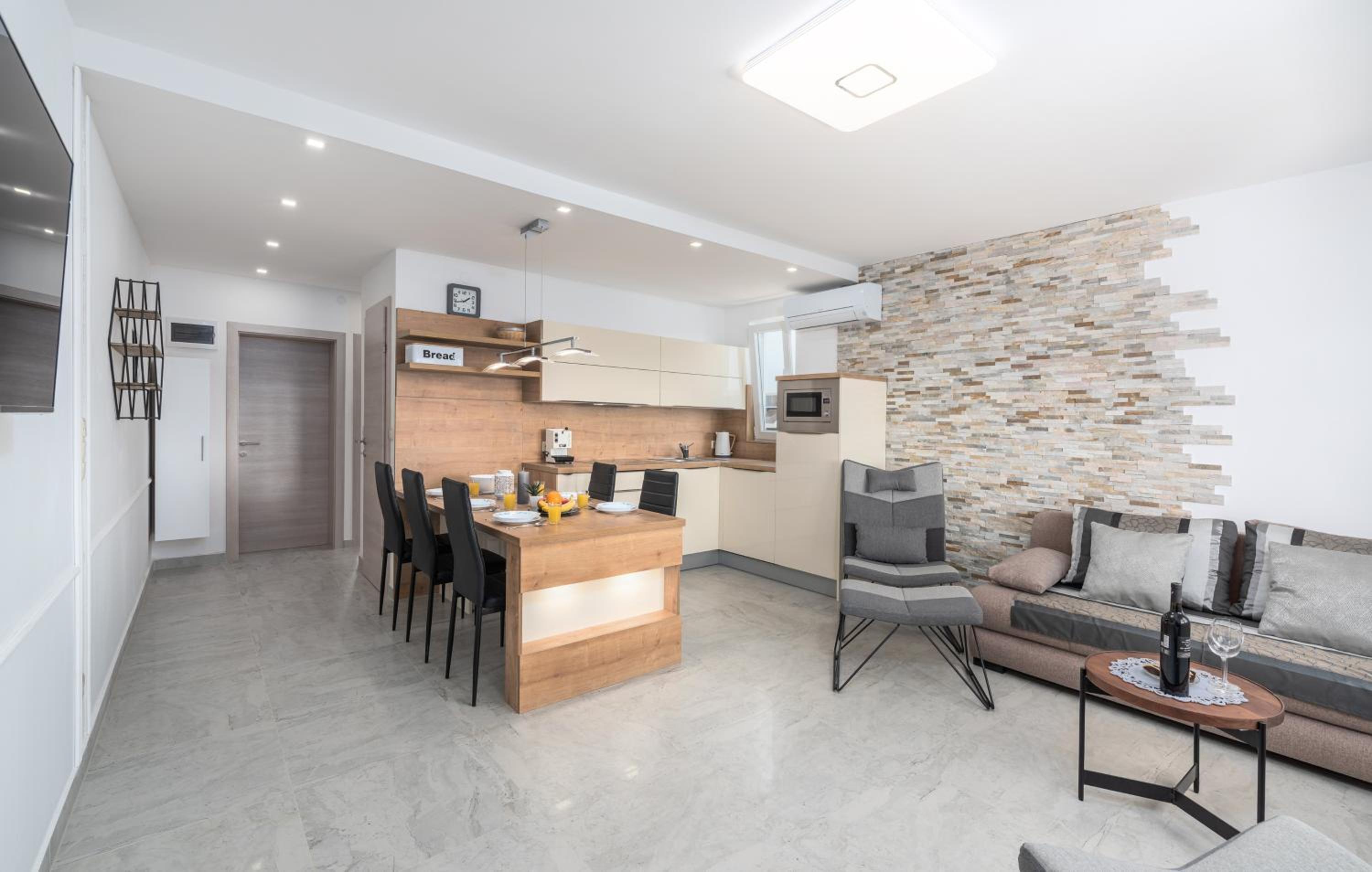 Soho Beach - DeLuxe Apartment view 3