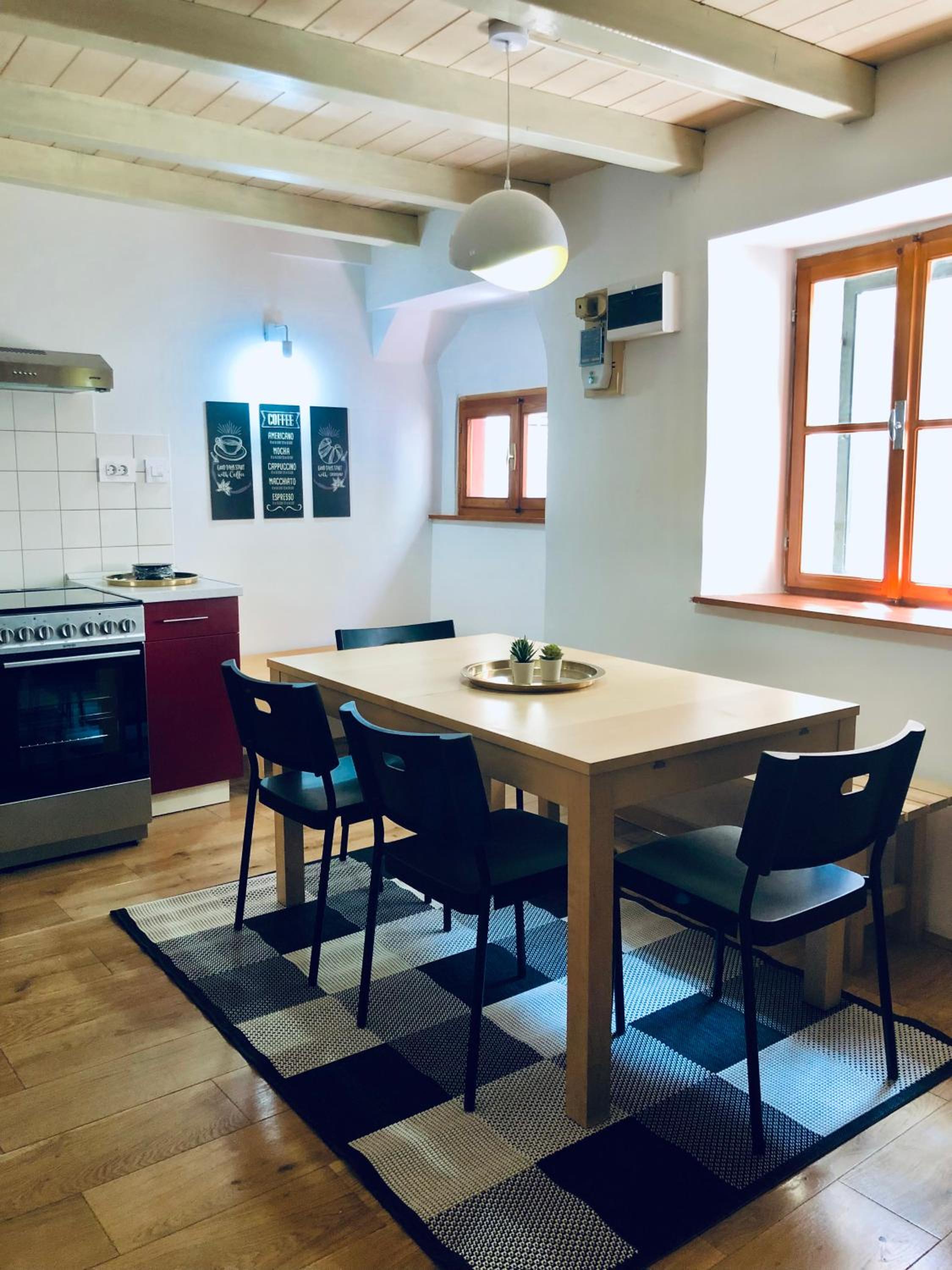 SeaYou!***Charming 1-bedroom rental unit in the old city center of Cres view 3