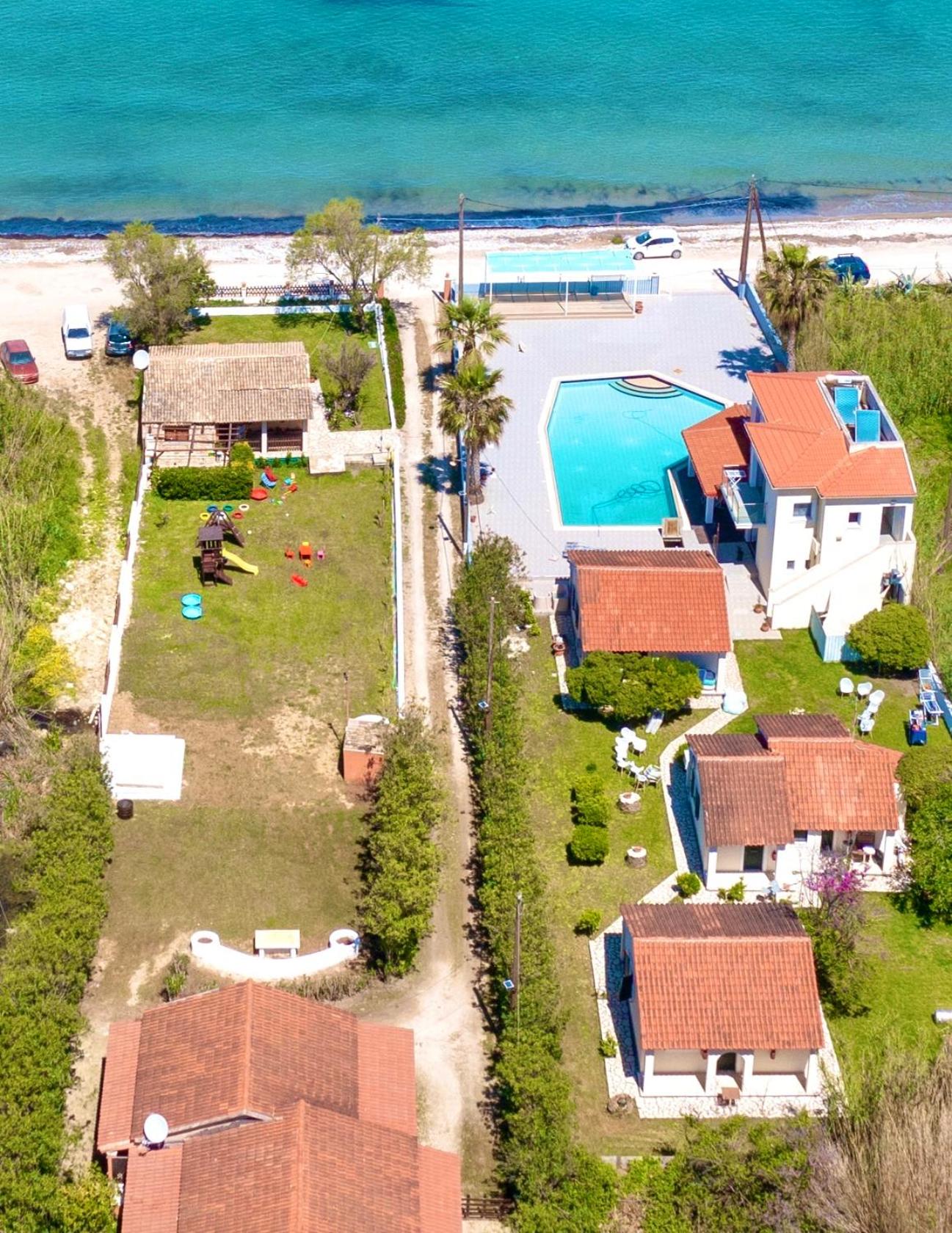 Villa Yiannitsis-Harmony In The Flowers, Acharavi Beach
