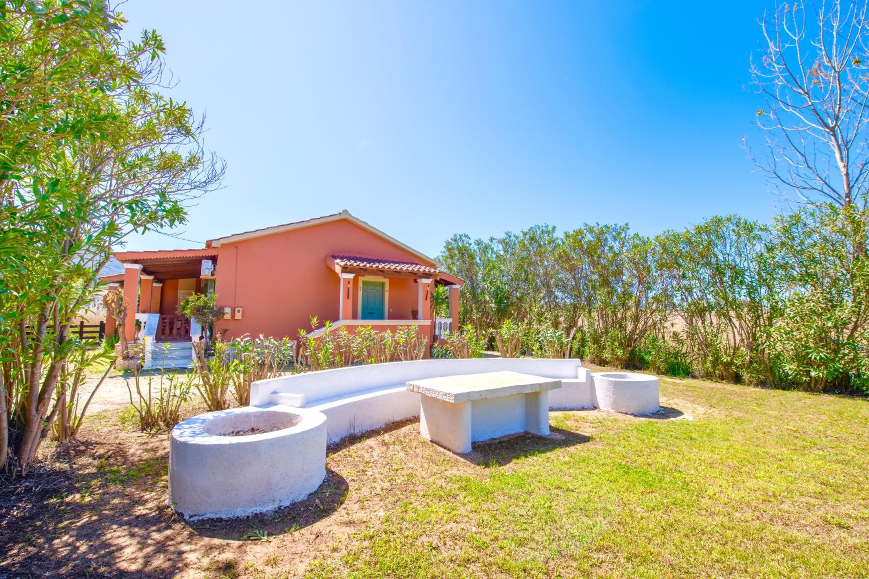 Villa Yiannitsis-Harmony In The Flowers, Acharavi Beach