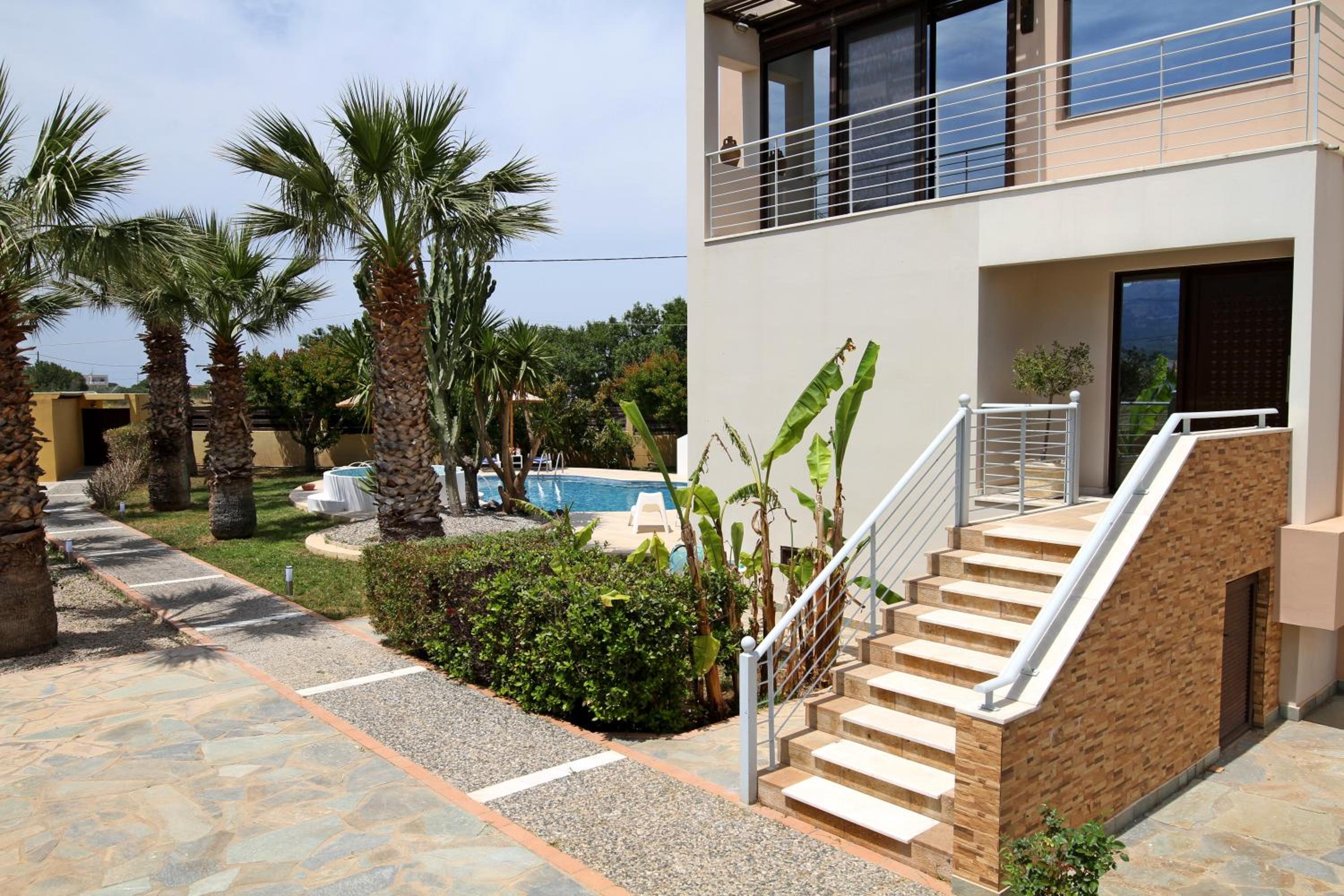 Luxury Xenos Villa 2 With 4 Bedrooms , Private Swimming Pool, Near The Sea