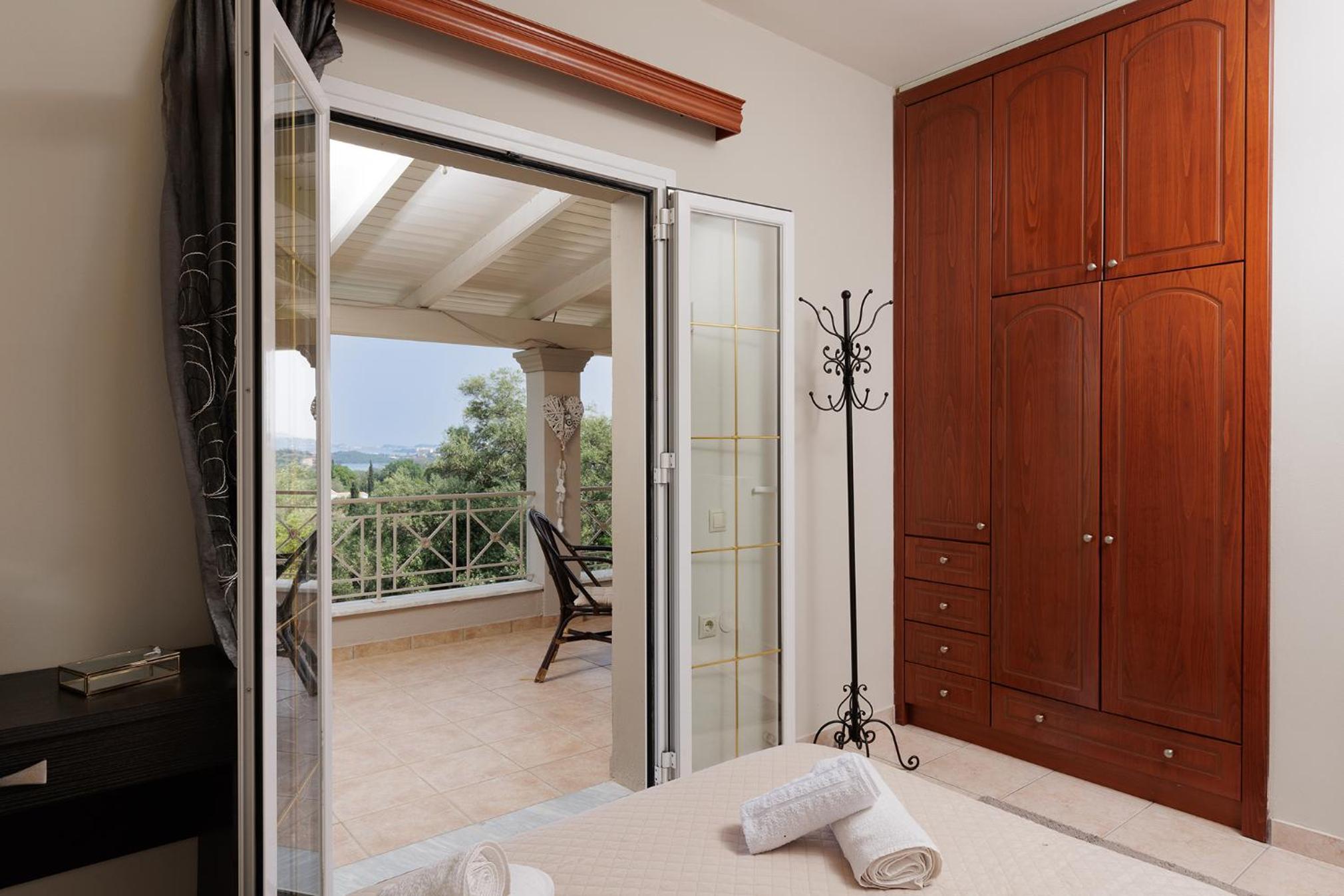 Villa Mythos with Infinity Pool photo 2