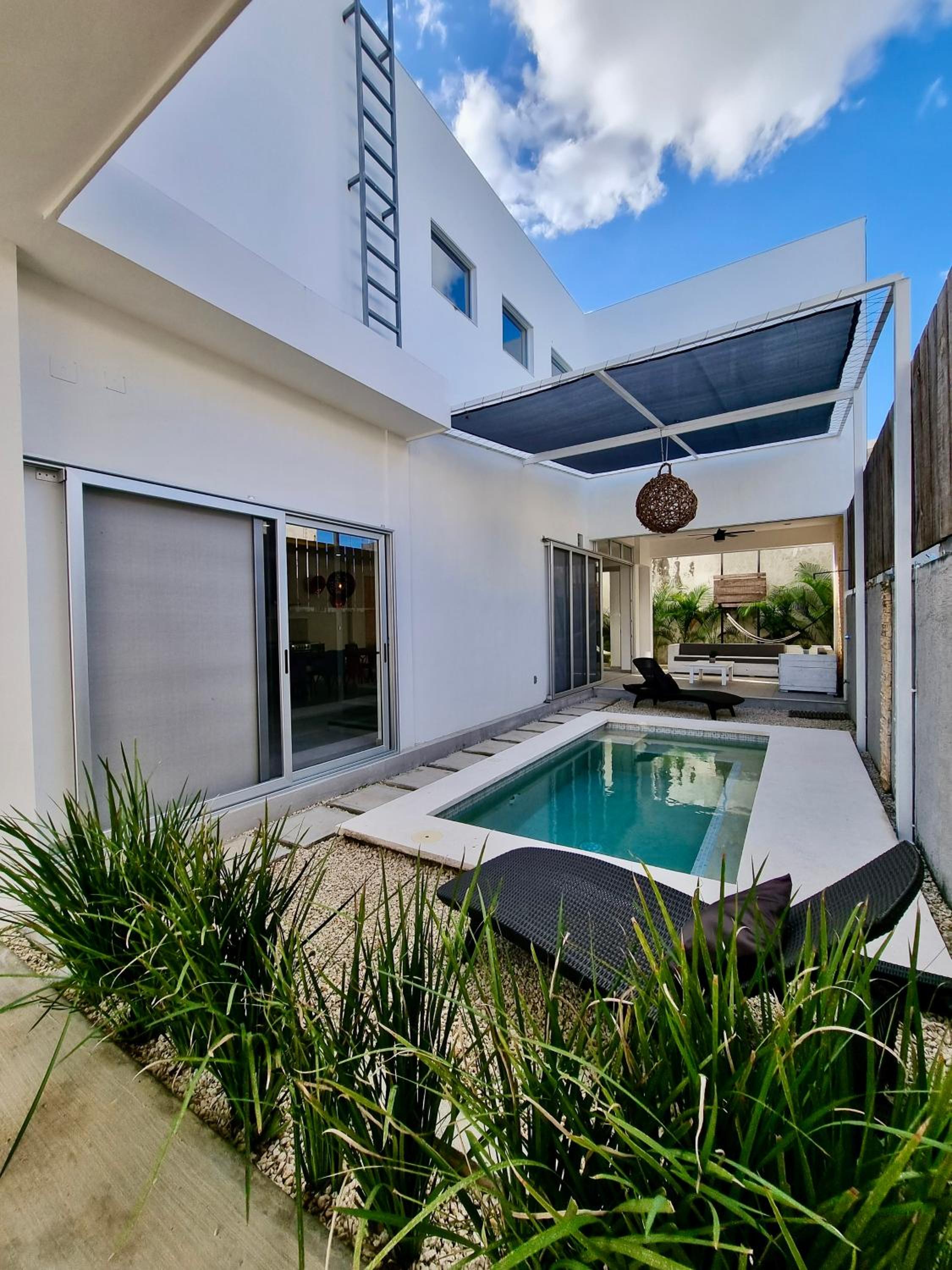 Modern Villa Rutelena +Good location+Pool+AC+Sleeps 12