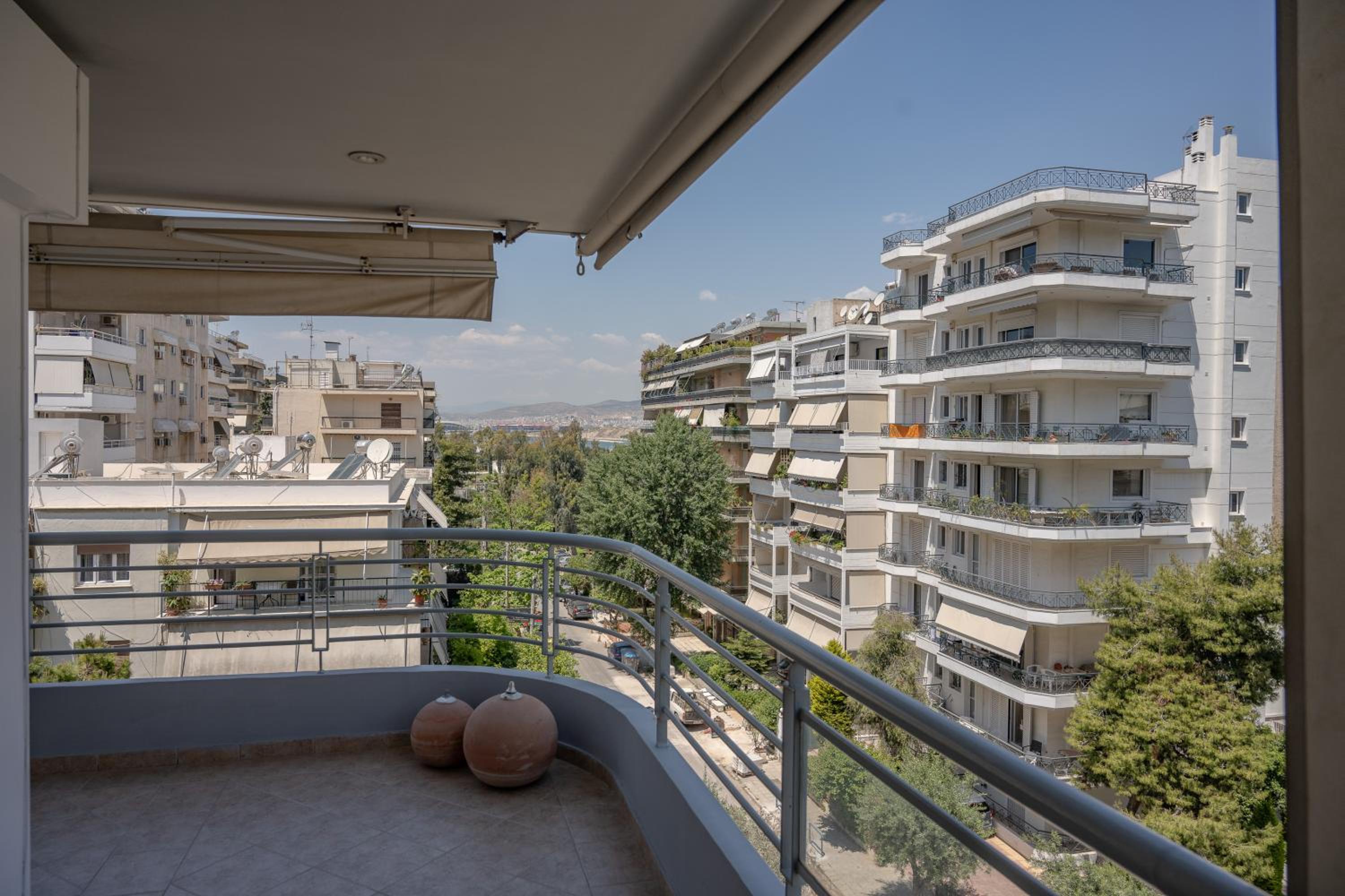 Flat w. Parking next to Flisvos Marina & SNFCC