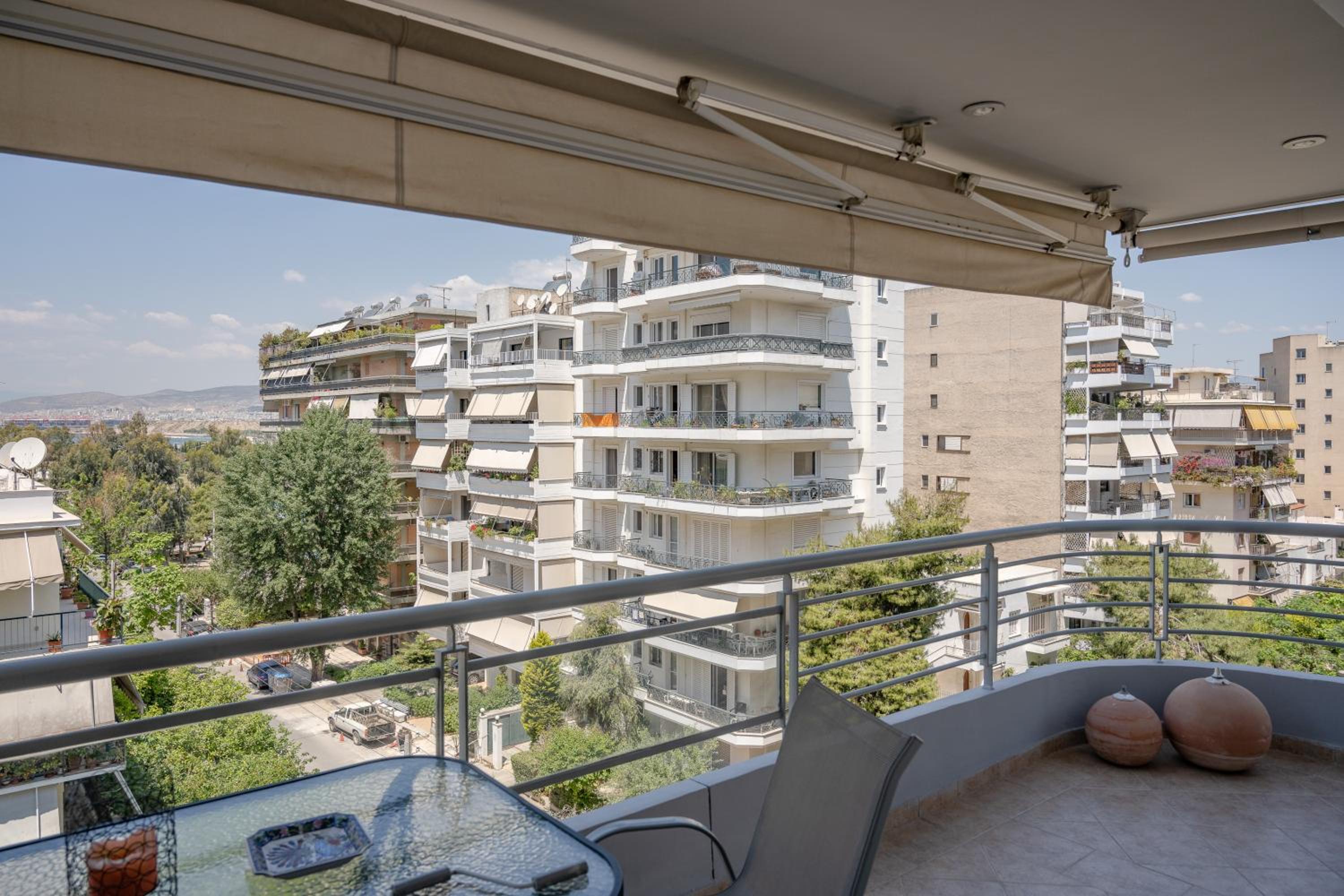Flat w. Parking next to Flisvos Marina & SNFCC