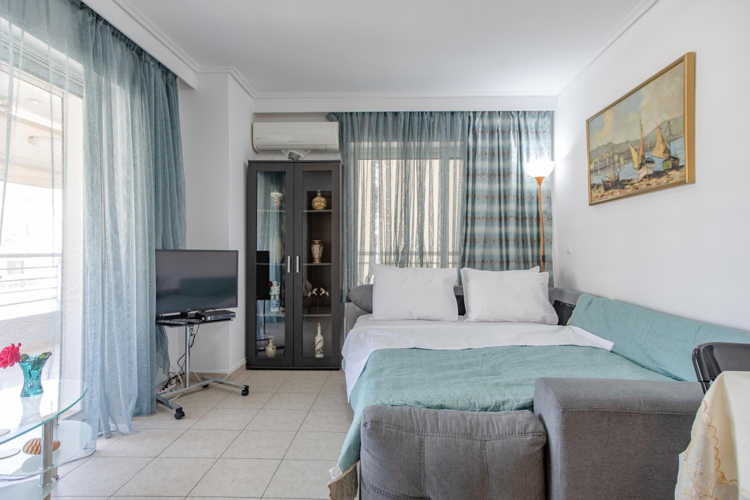Flat w. Parking next to Flisvos Marina & SNFCC