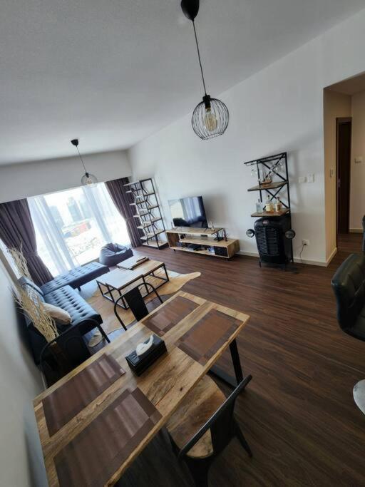 Cozy 1BR in Iconic Tower