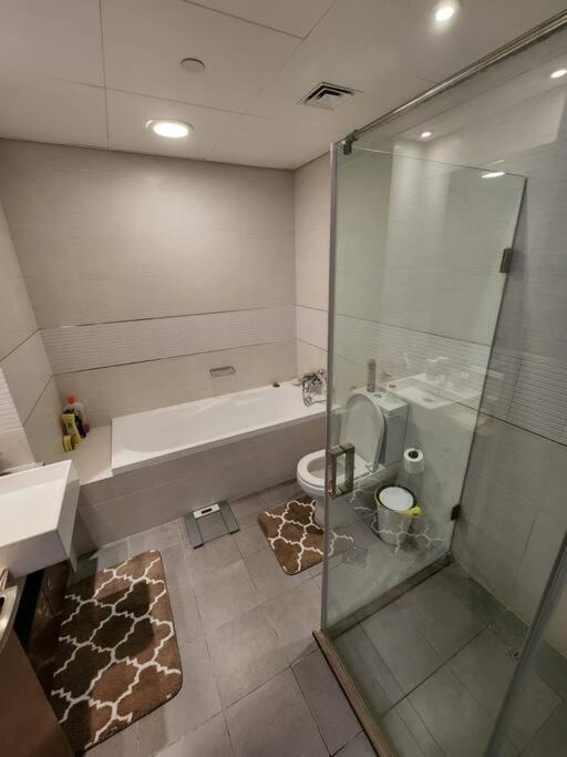 Cozy 1BR in Iconic Tower