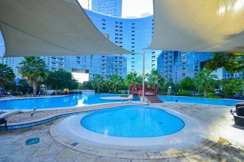 Cozy 1BR in Iconic Tower
