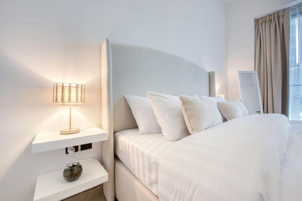 Stunning one bedroom with yoga, pool, bike and gym