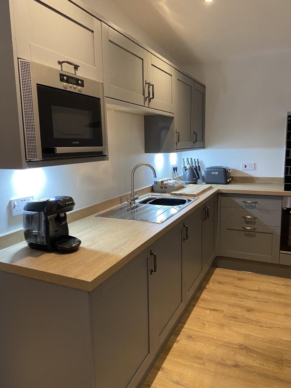 White Cottage - Cosy Holiday Cottage in Drymen, Loch Lomond & Trossachs view 3