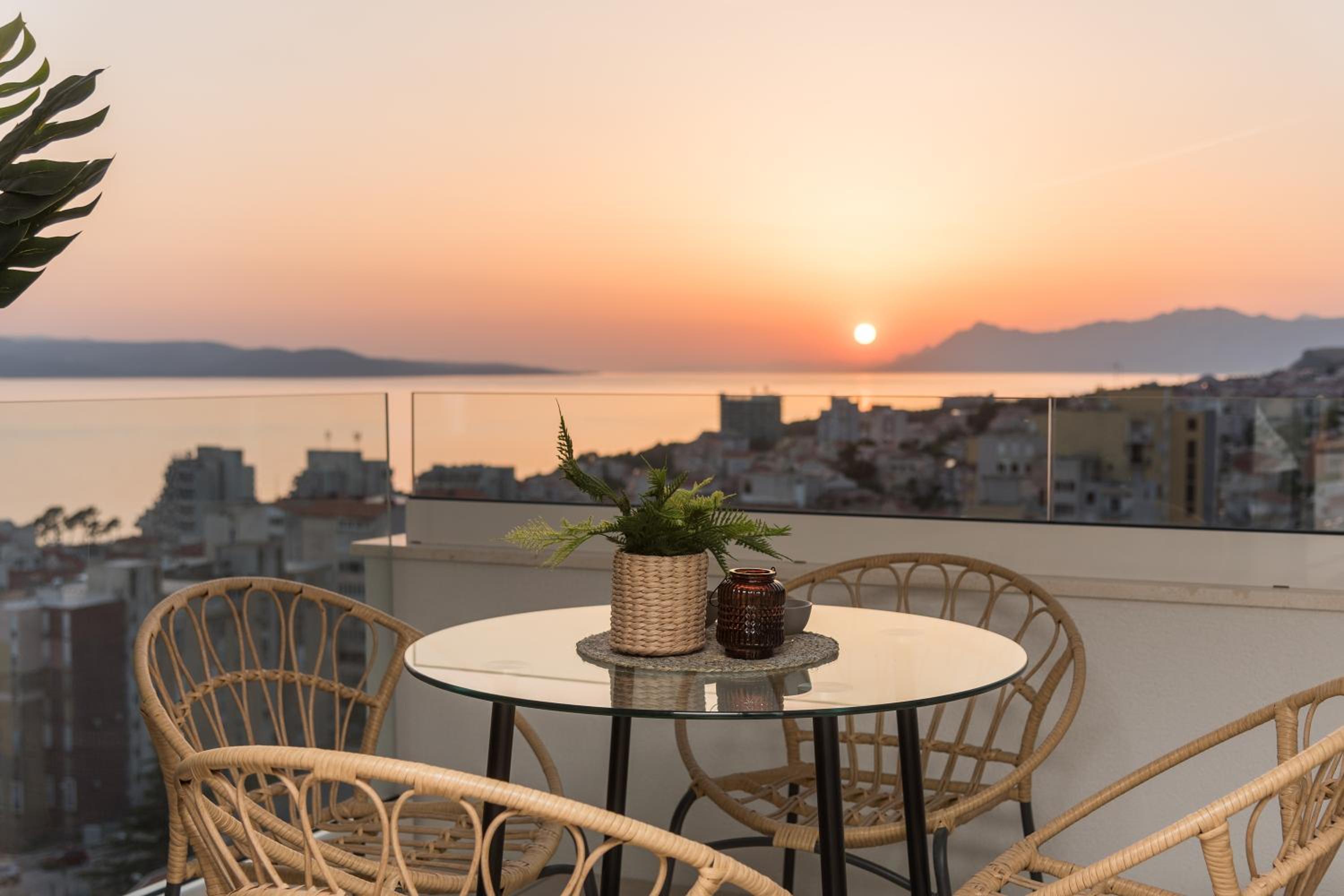 Luxury Apartment See to Sea view 4