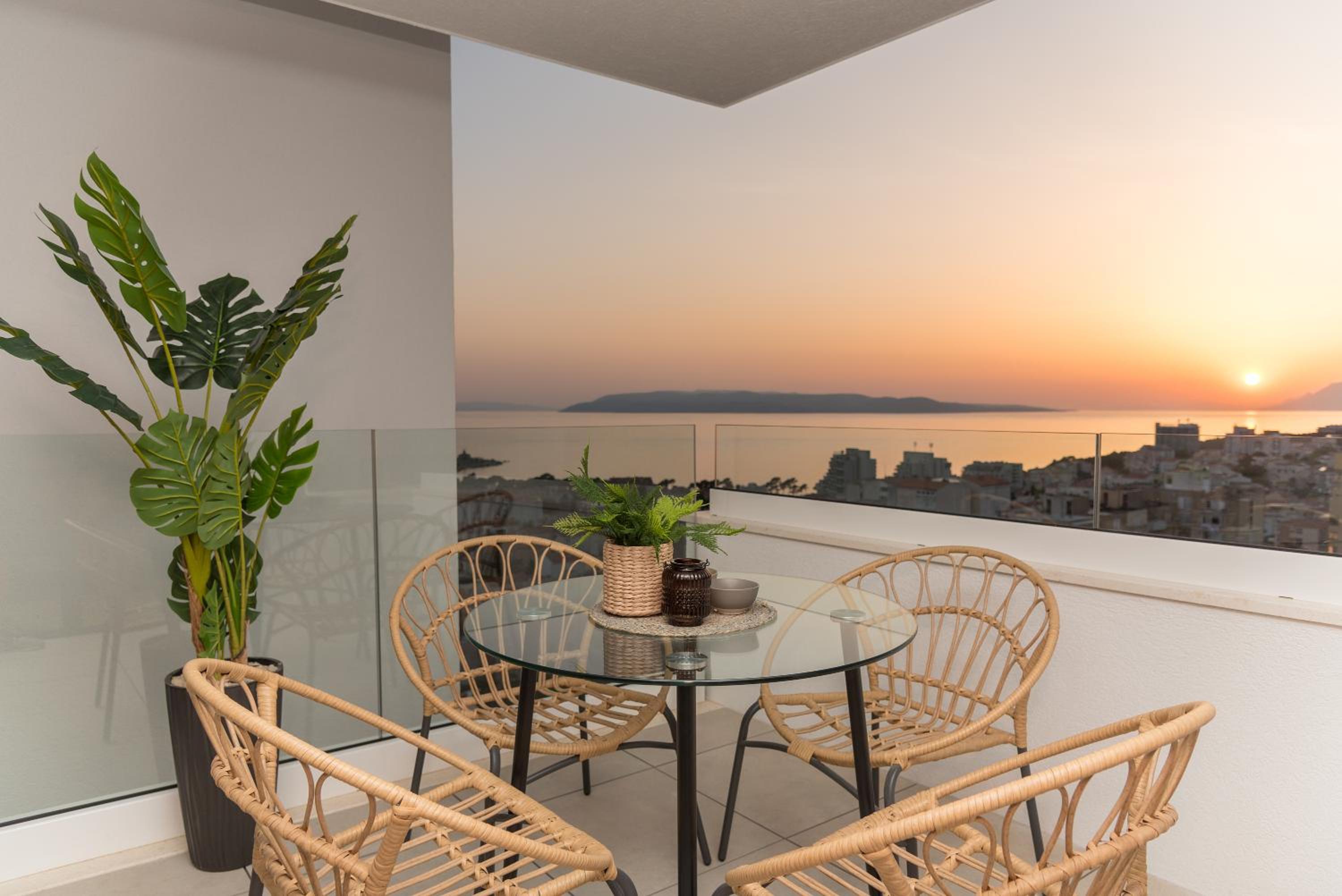 Luxury Apartment See to Sea view 3