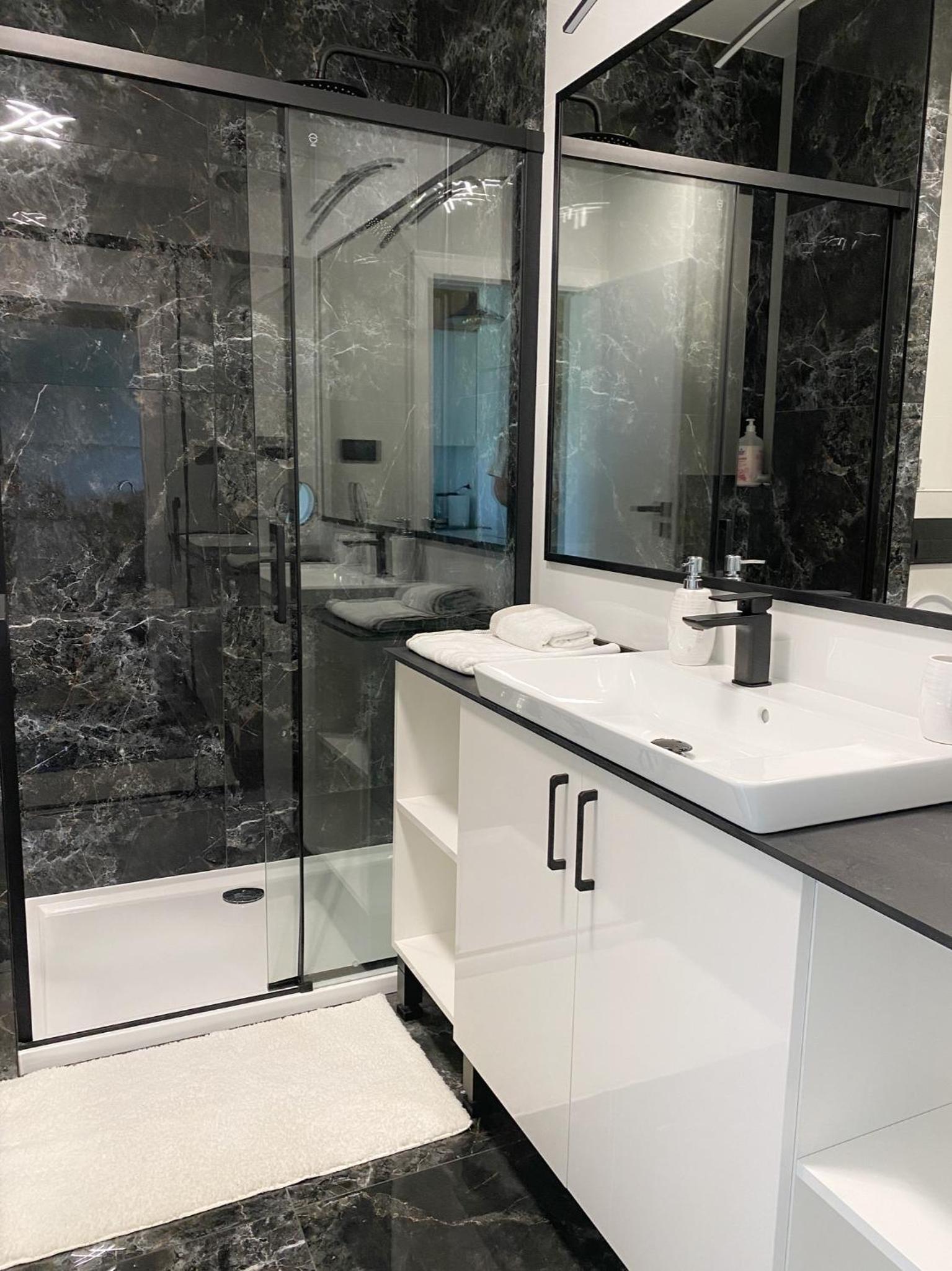 Capital Towers - Apartament Modern z widokiem na rzekę