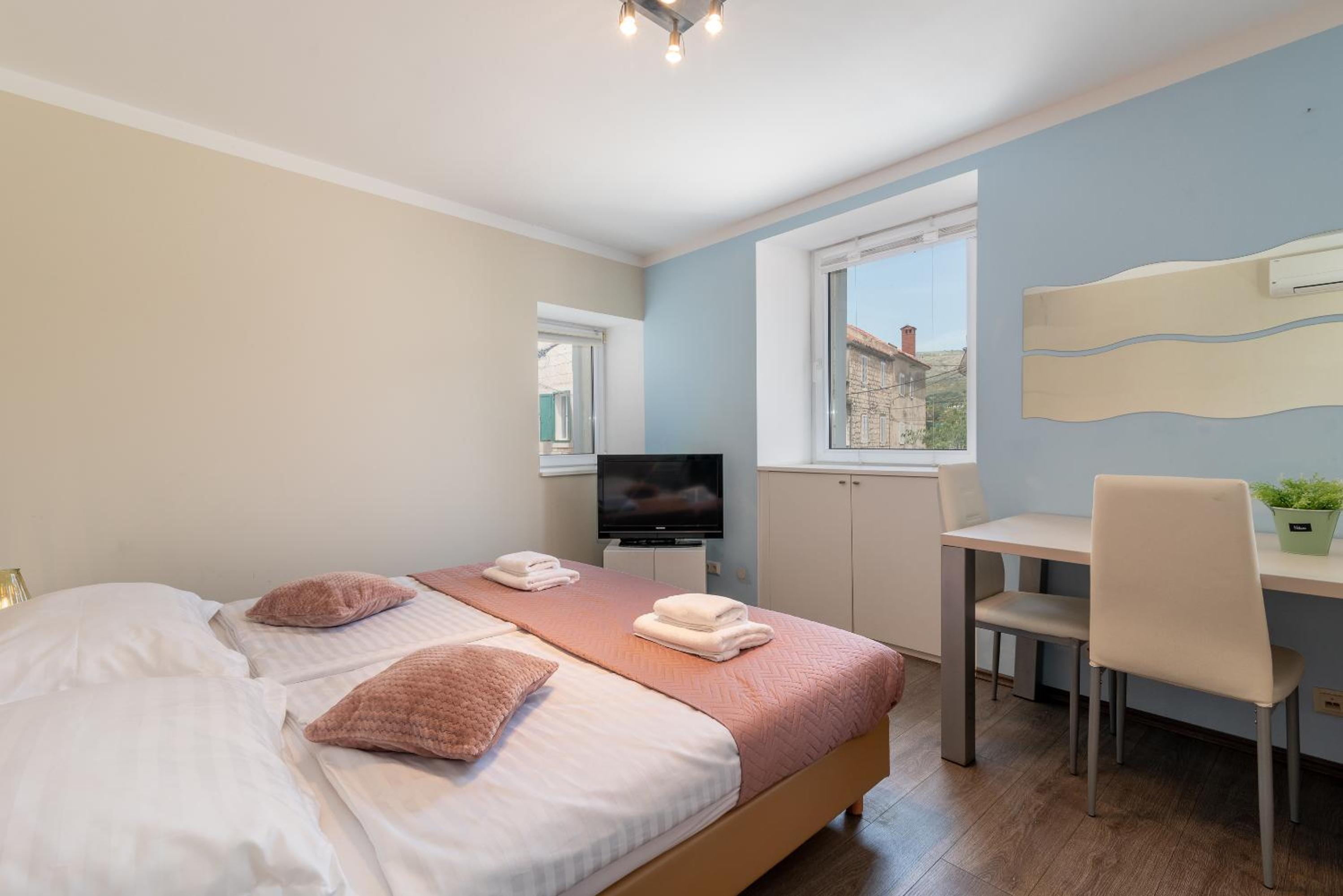 Apartments Leonarda view 5