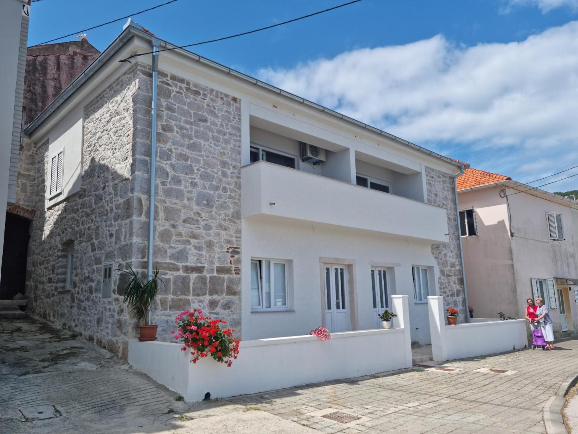 Kamena kuća Pandorovica