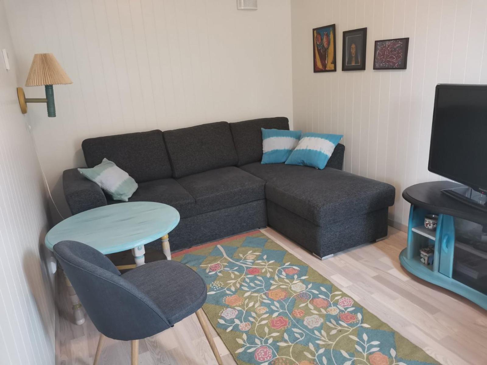 Karlotte's apartment view 4