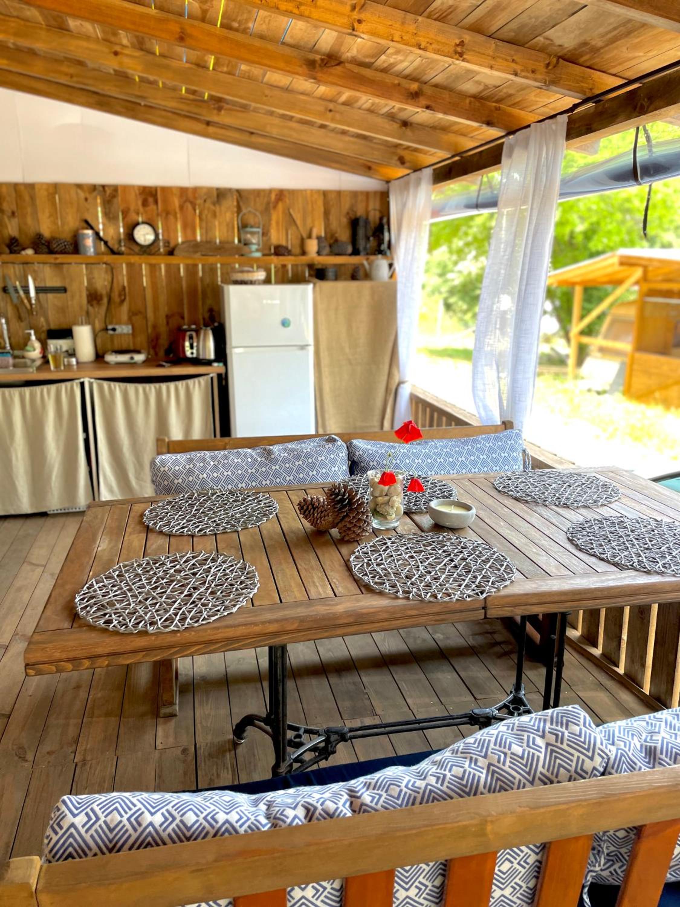 Stela's Caravan view 3