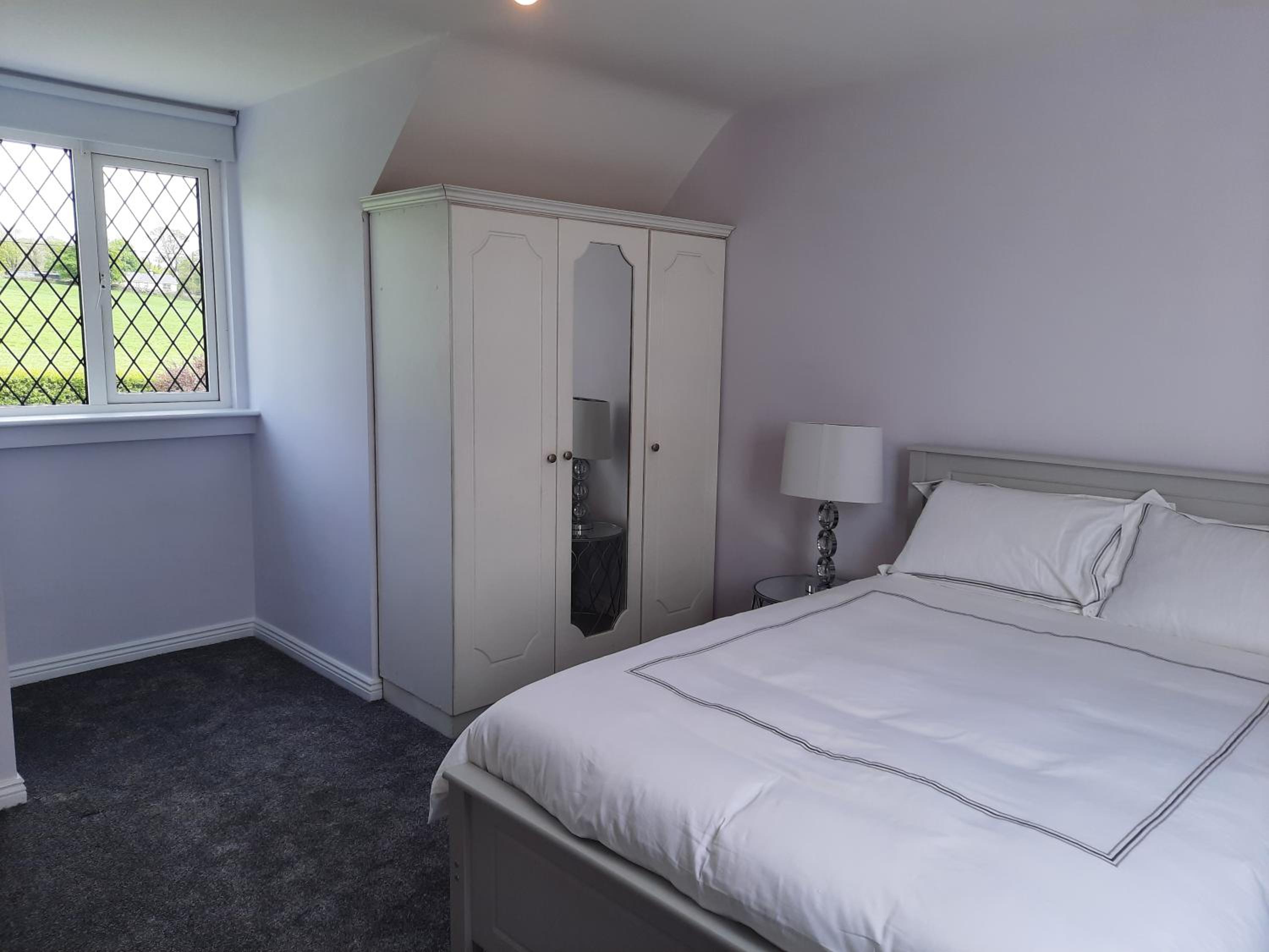 4 Bedroom, 15 min to Limerick city Quiet Retreat.