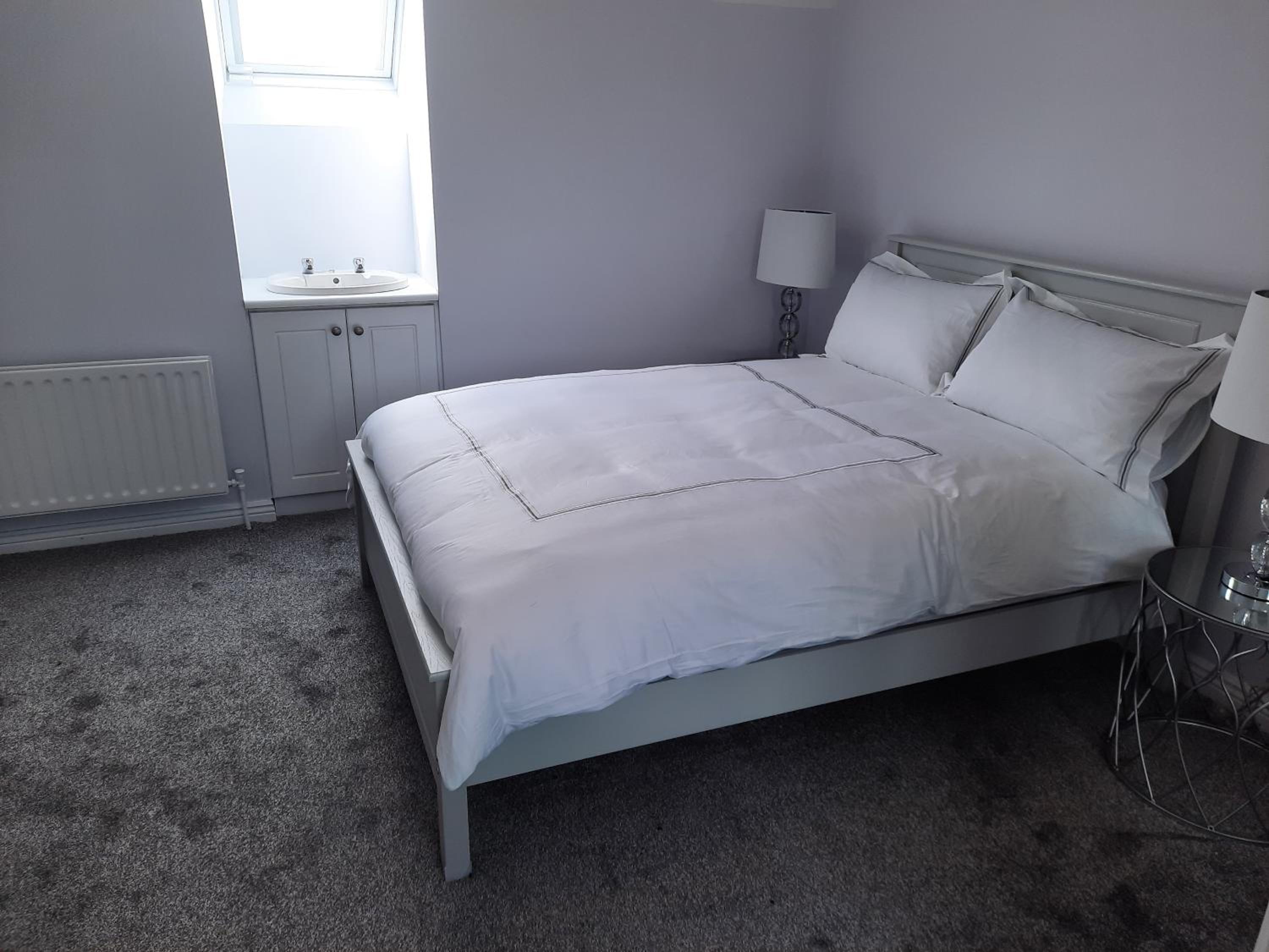 4 Bedroom, 15 min to Limerick city Quiet Retreat.