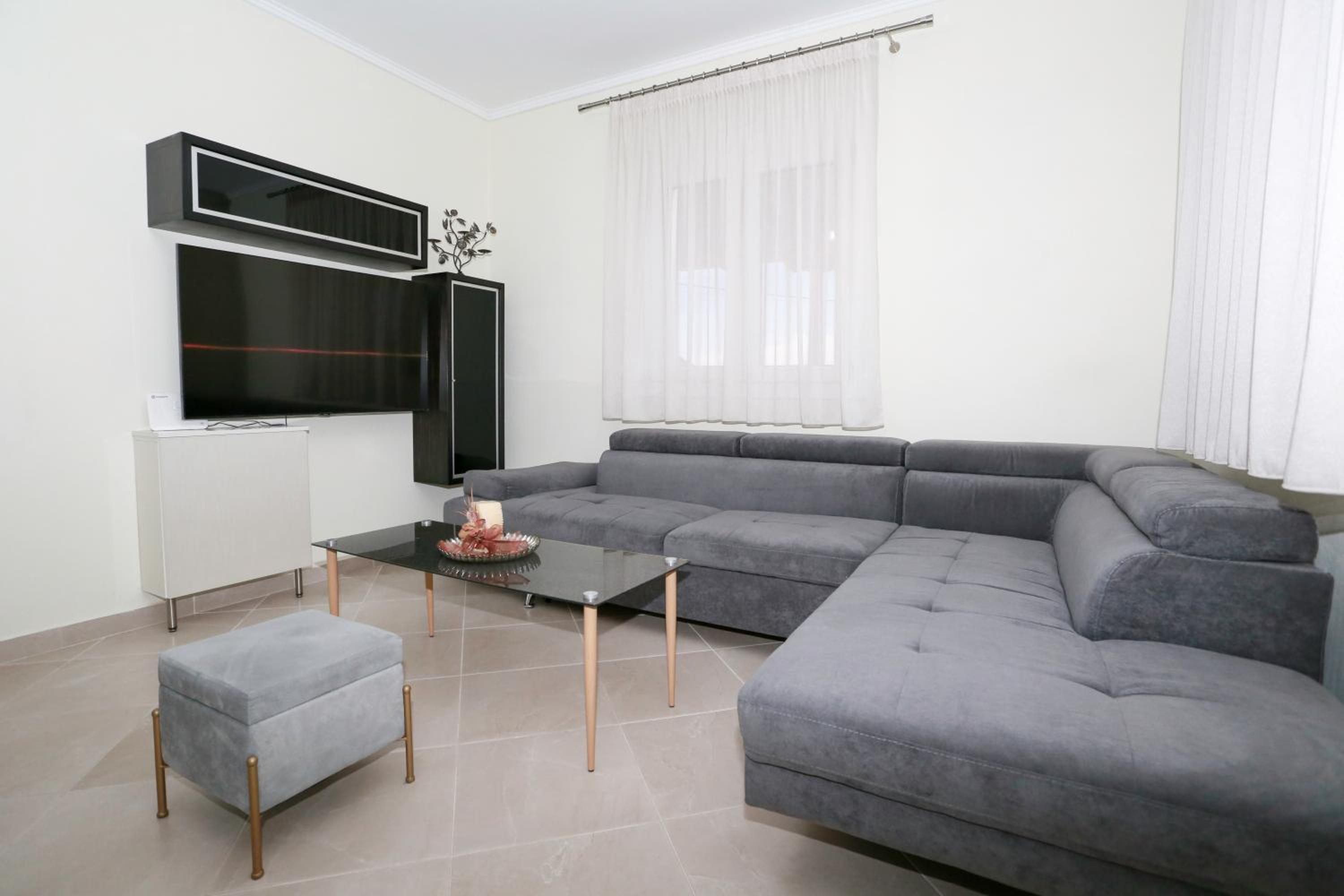 Villa Liana, Private Villa with Pool and Garden view 4